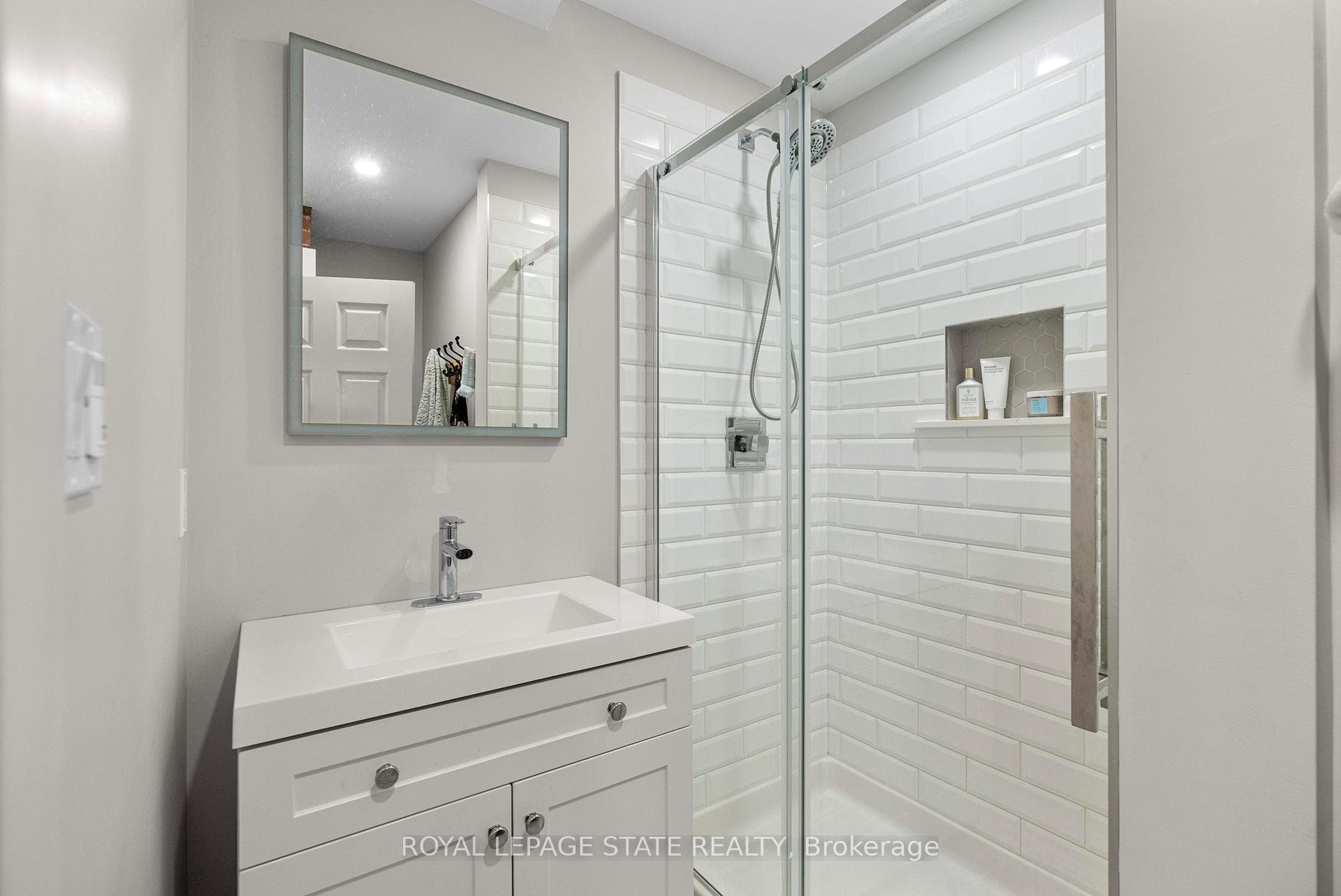 307 Weir Street photo 19