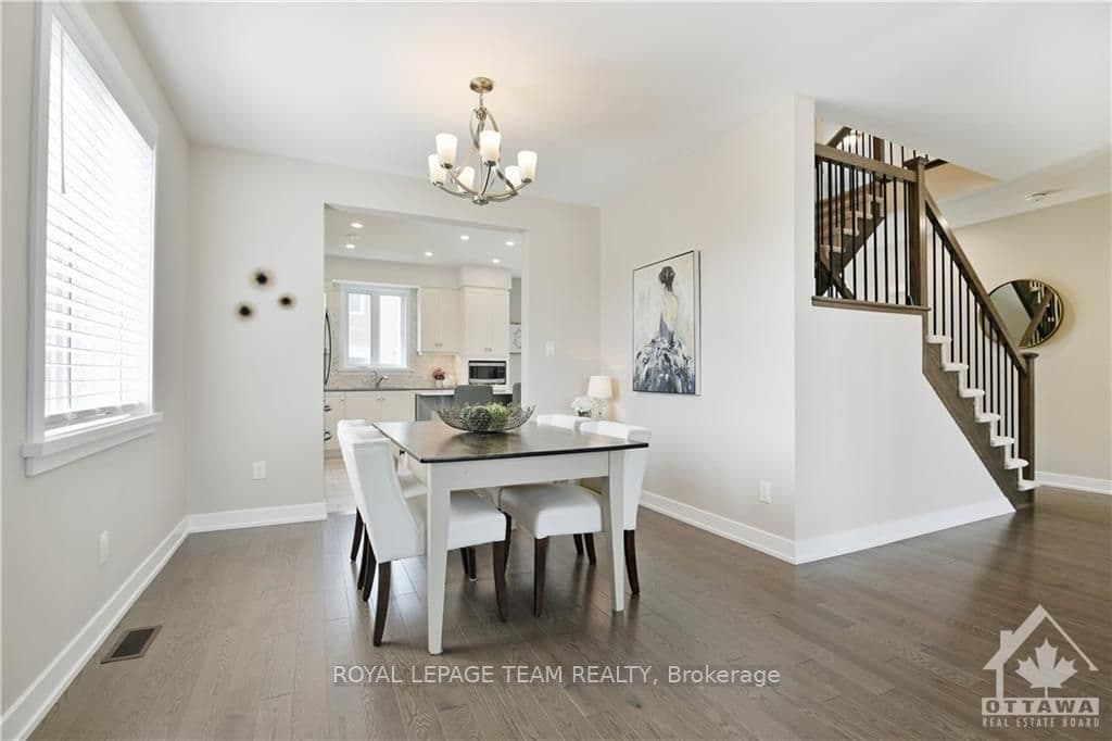 54 REYNARD Crescent photo 6