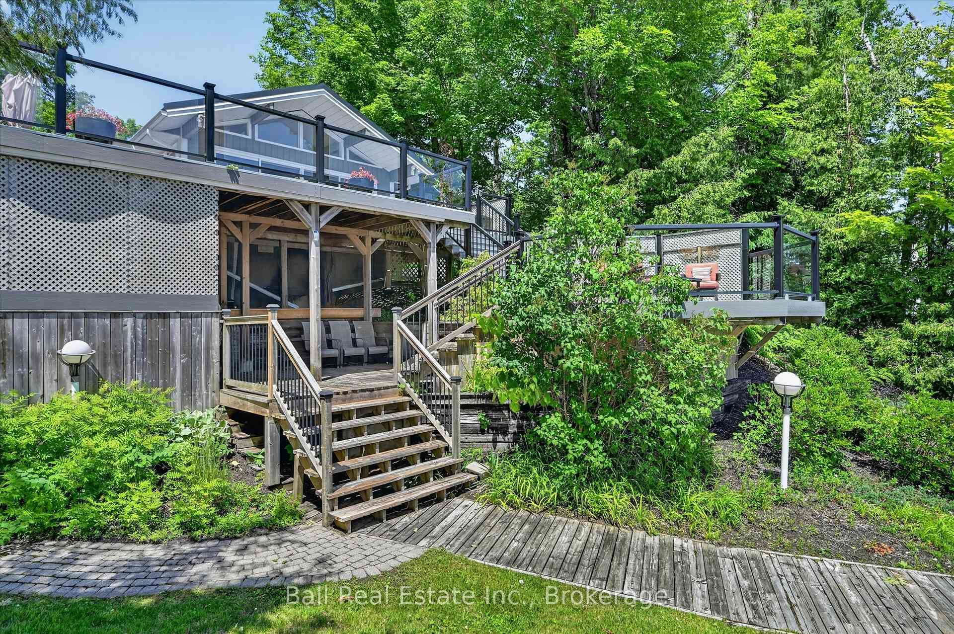 150 Hall Drive photo 32
