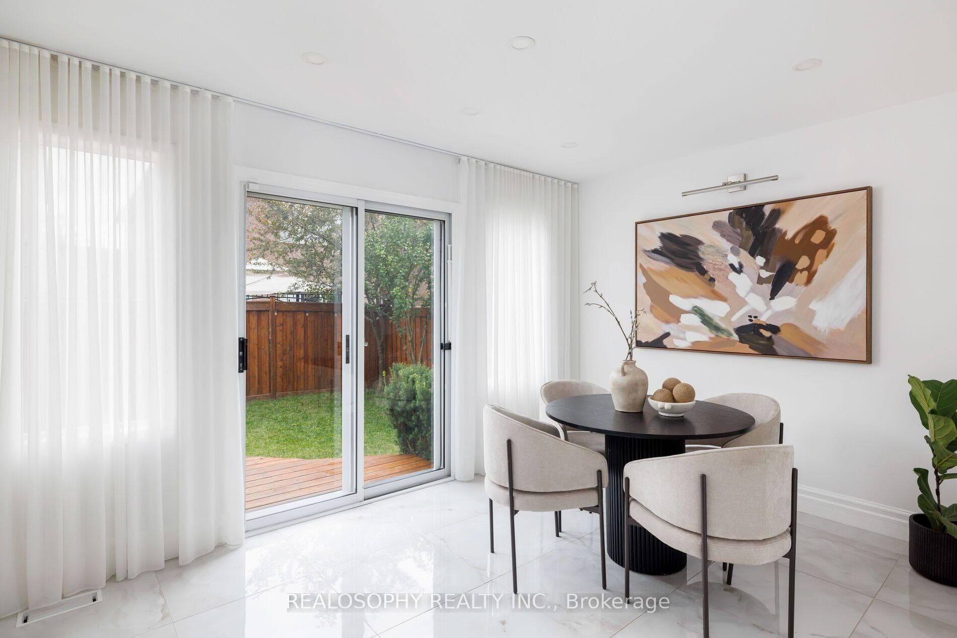 55 Dylan Street photo 11