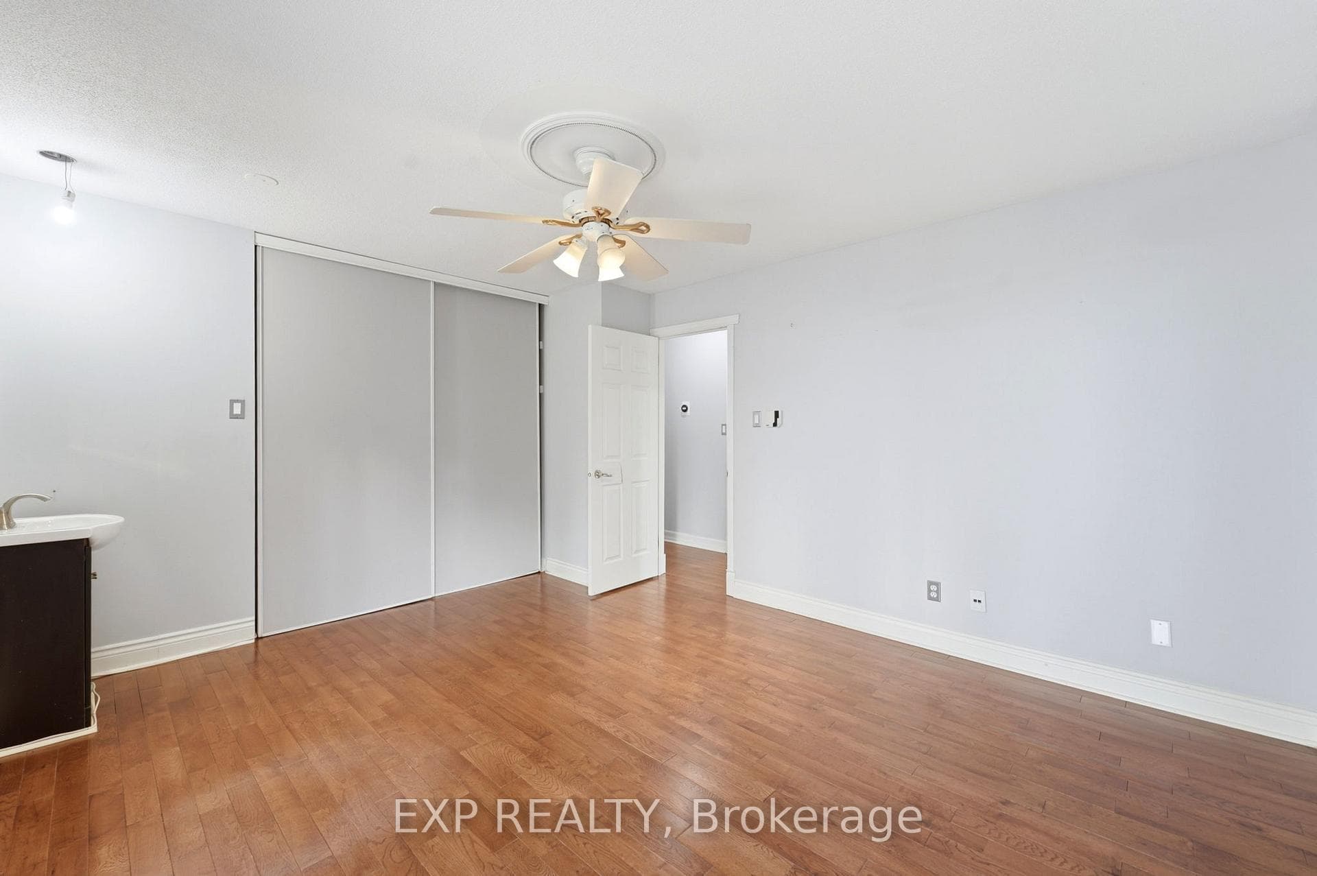 956 Gold Crescent photo 21