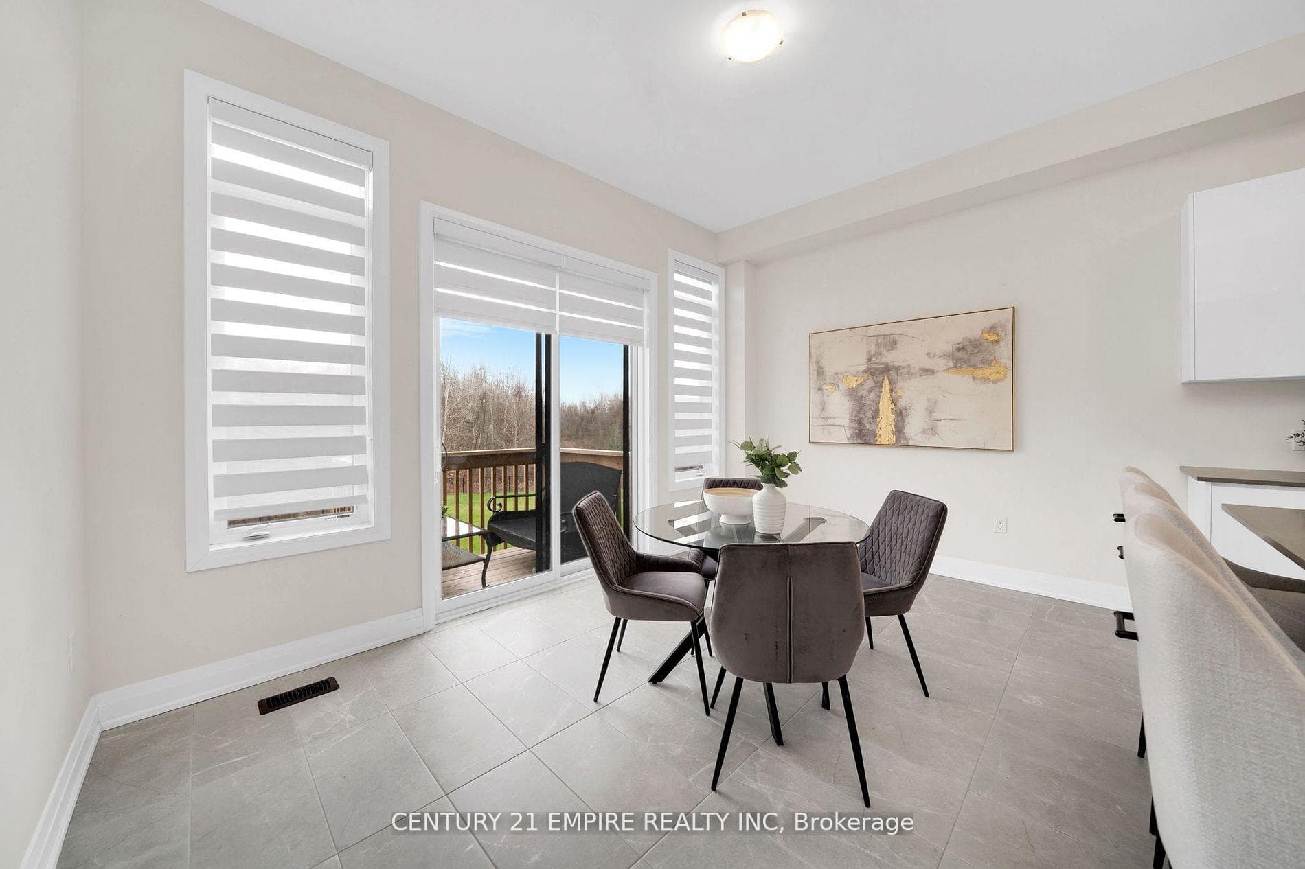 210 Ferragine Crescent photo 14