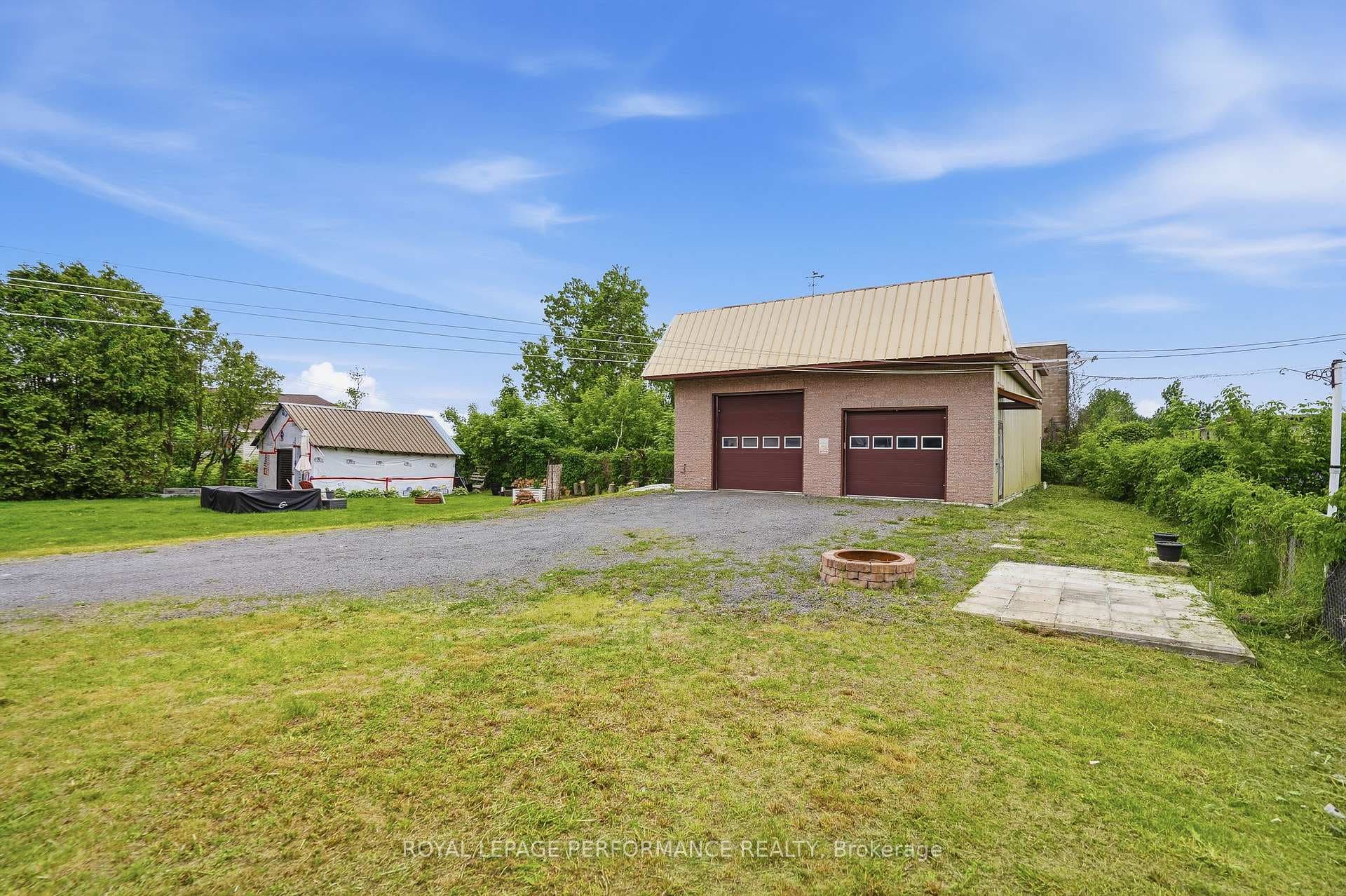 72 Longueuil Street photo 32