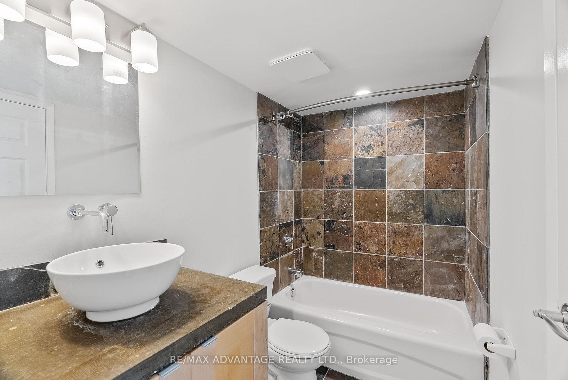 7 Picton Street Unit 704 photo 24