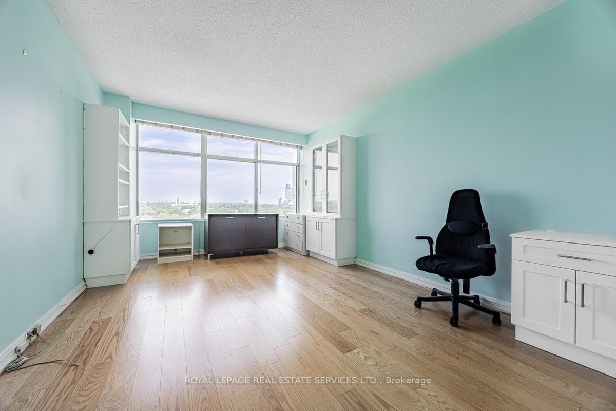900 Yonge Street Unit 1403 photo 20