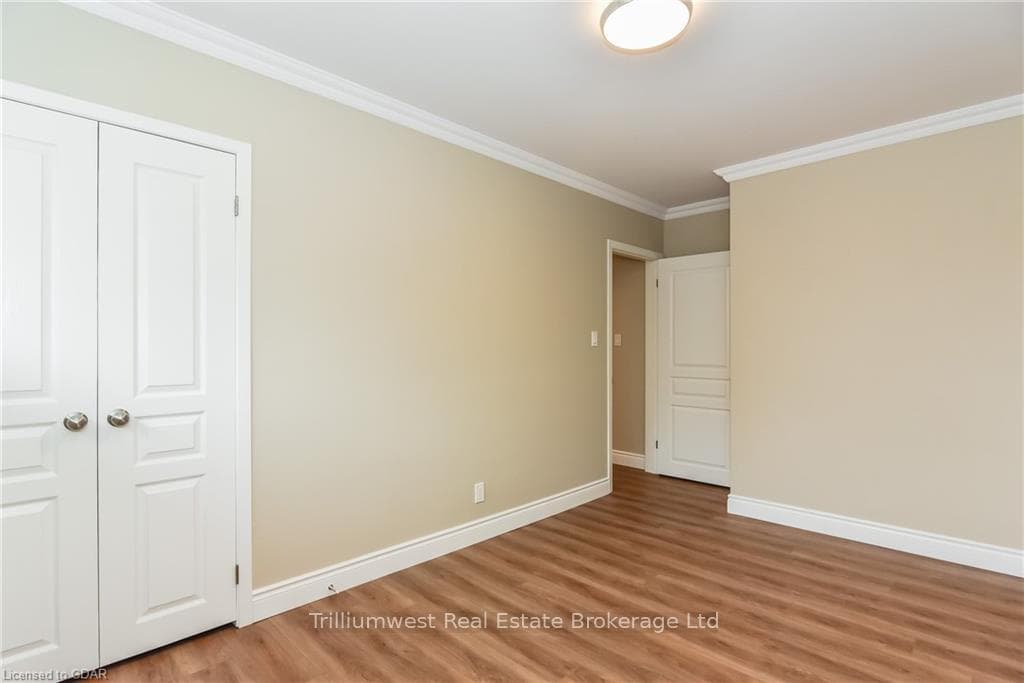 25 NICKLIN Crescent photo 20
