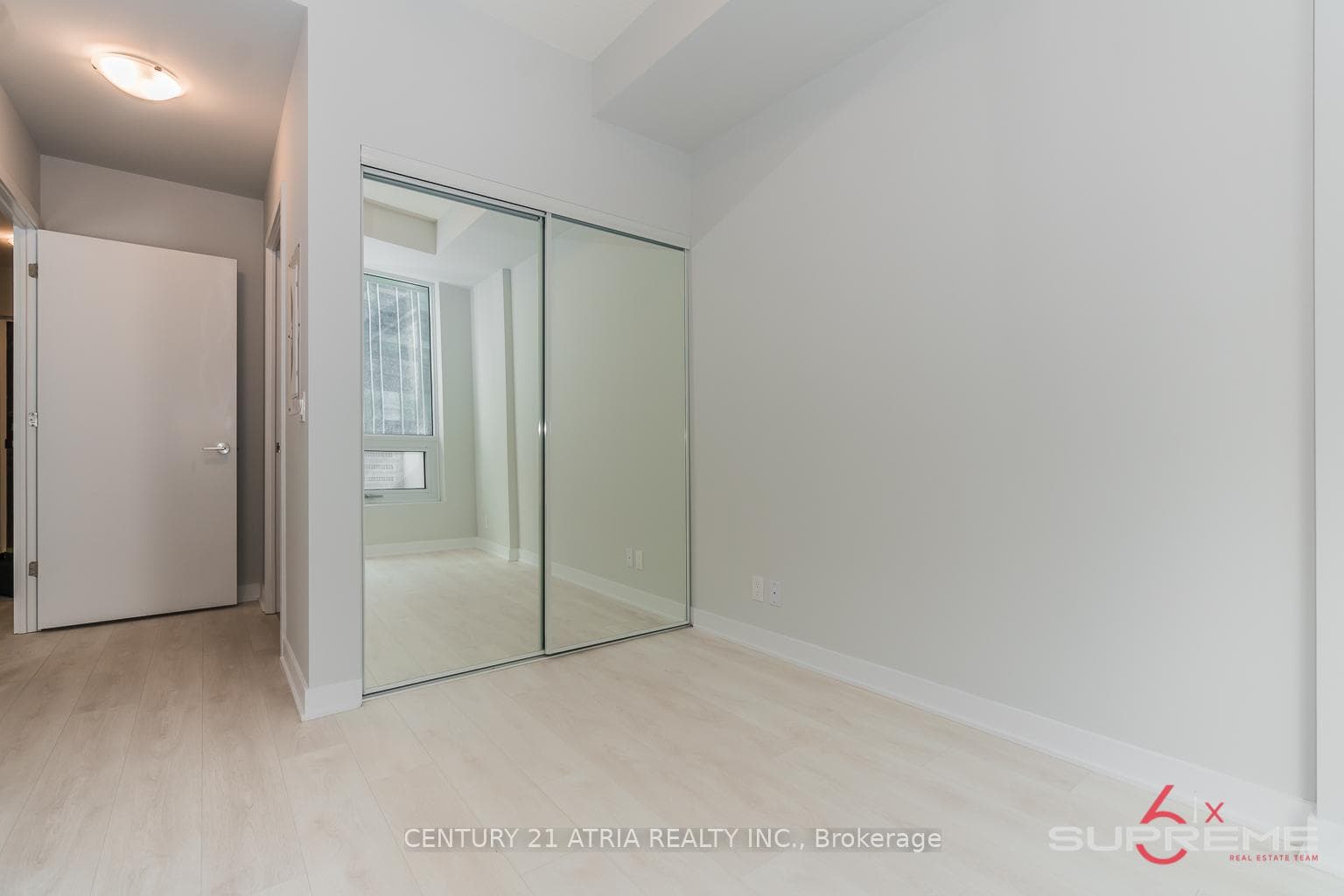 2221 Yonge Street Unit 611 photo 8