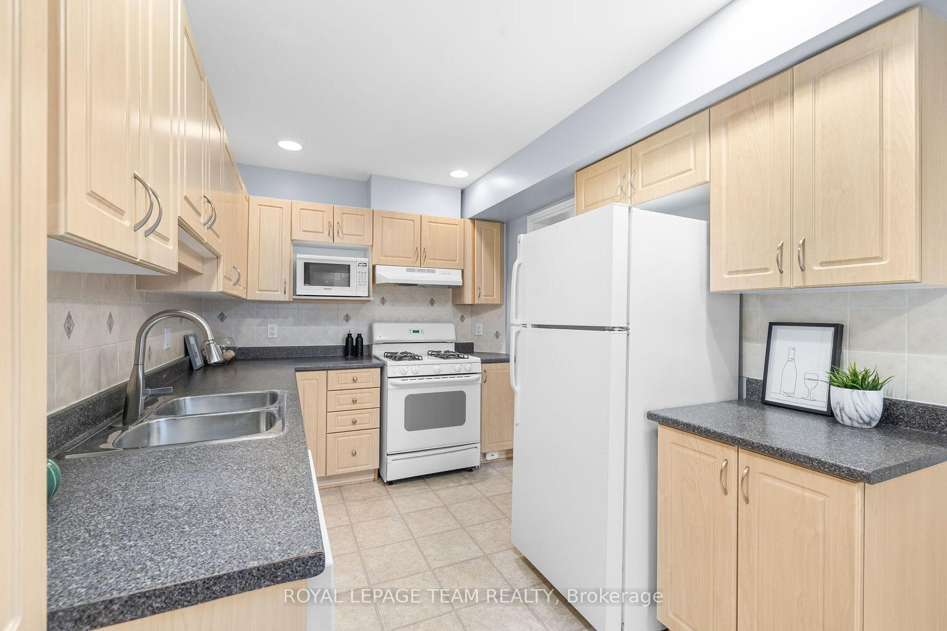 189 Gray Crescent photo 15