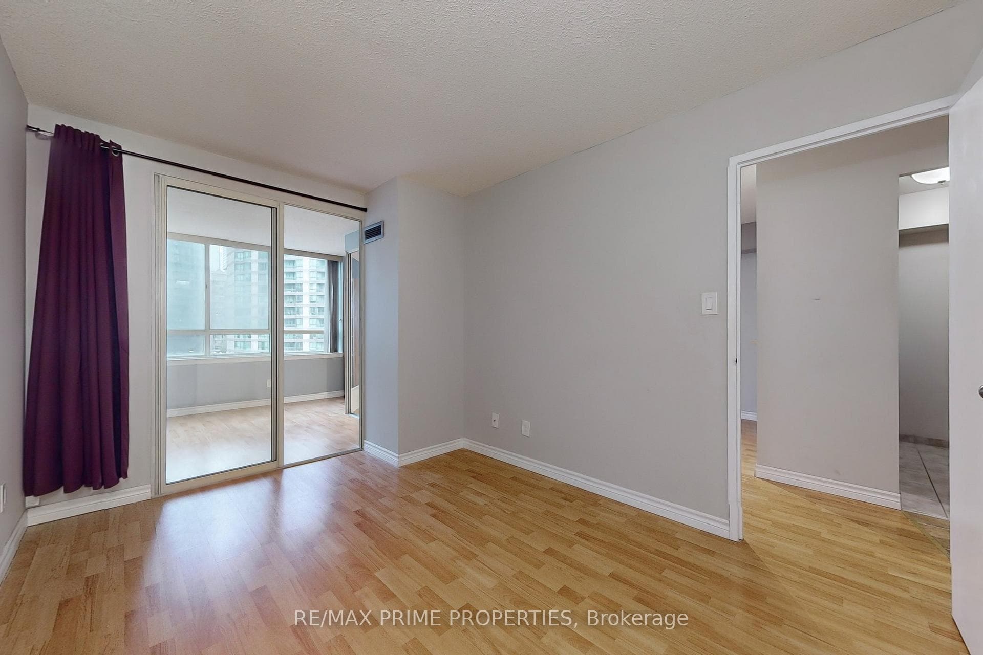 633 Bay Street Unit 1022 photo 11