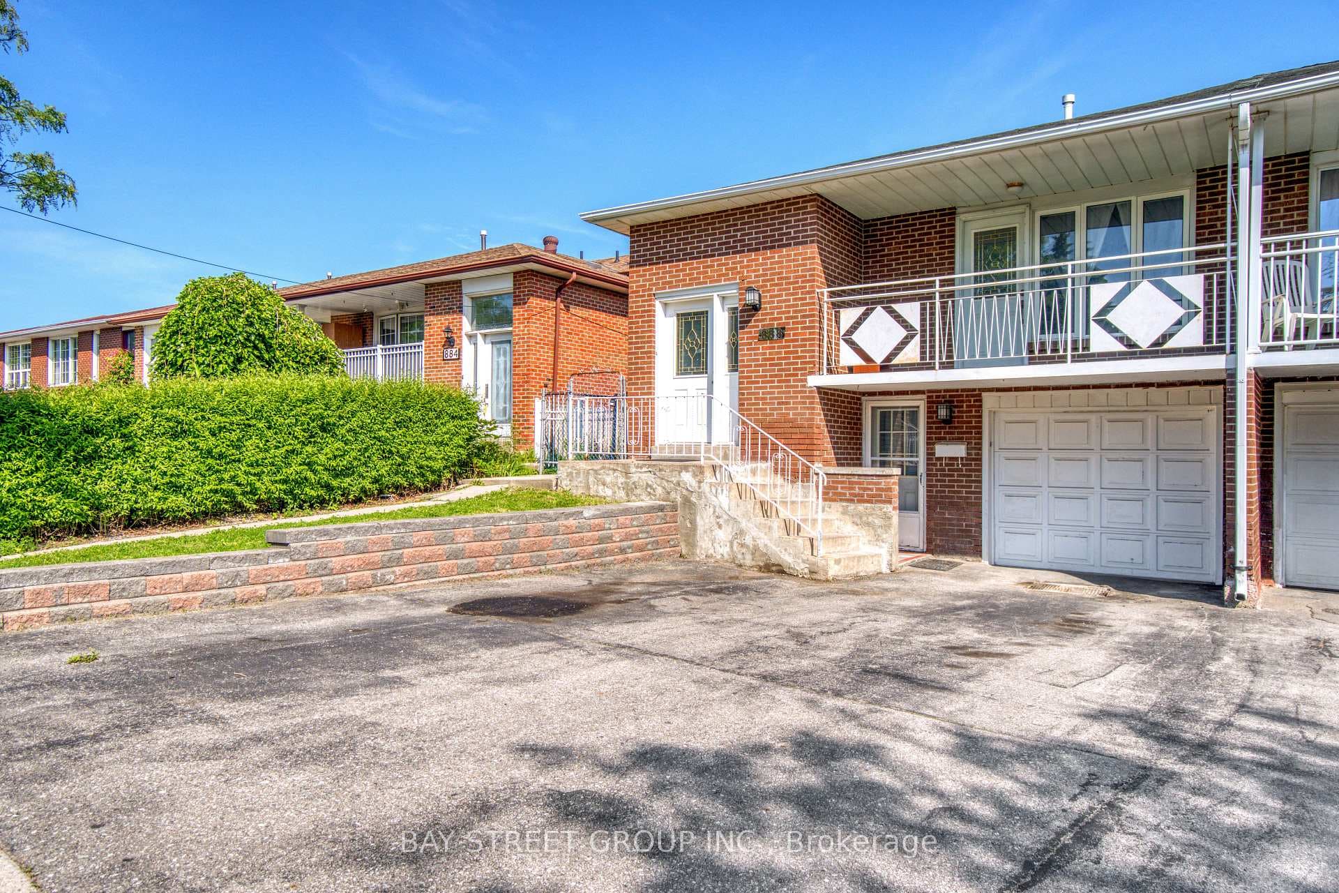888 Blairholm Avenue photo 2