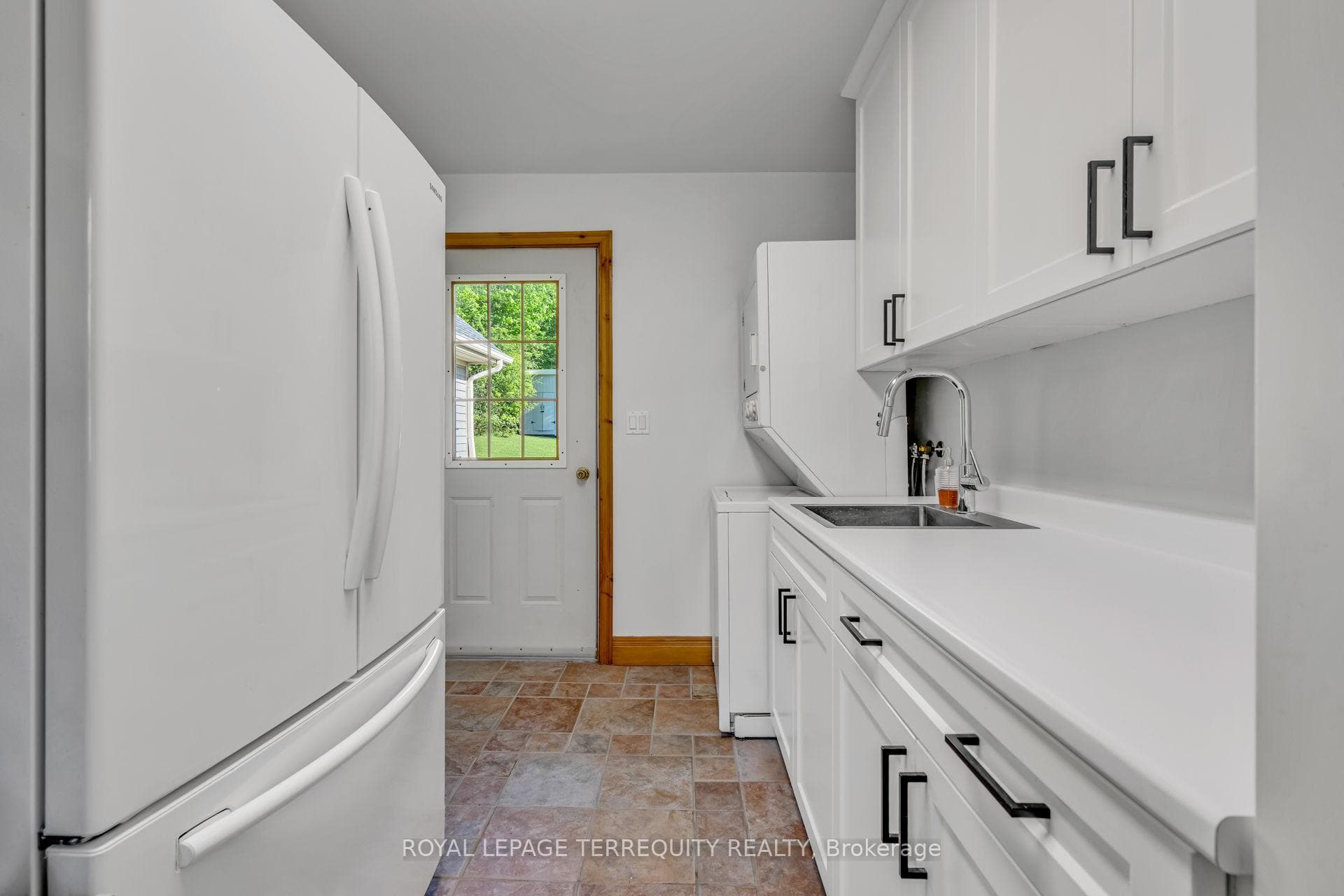 516452 7th Line photo 22