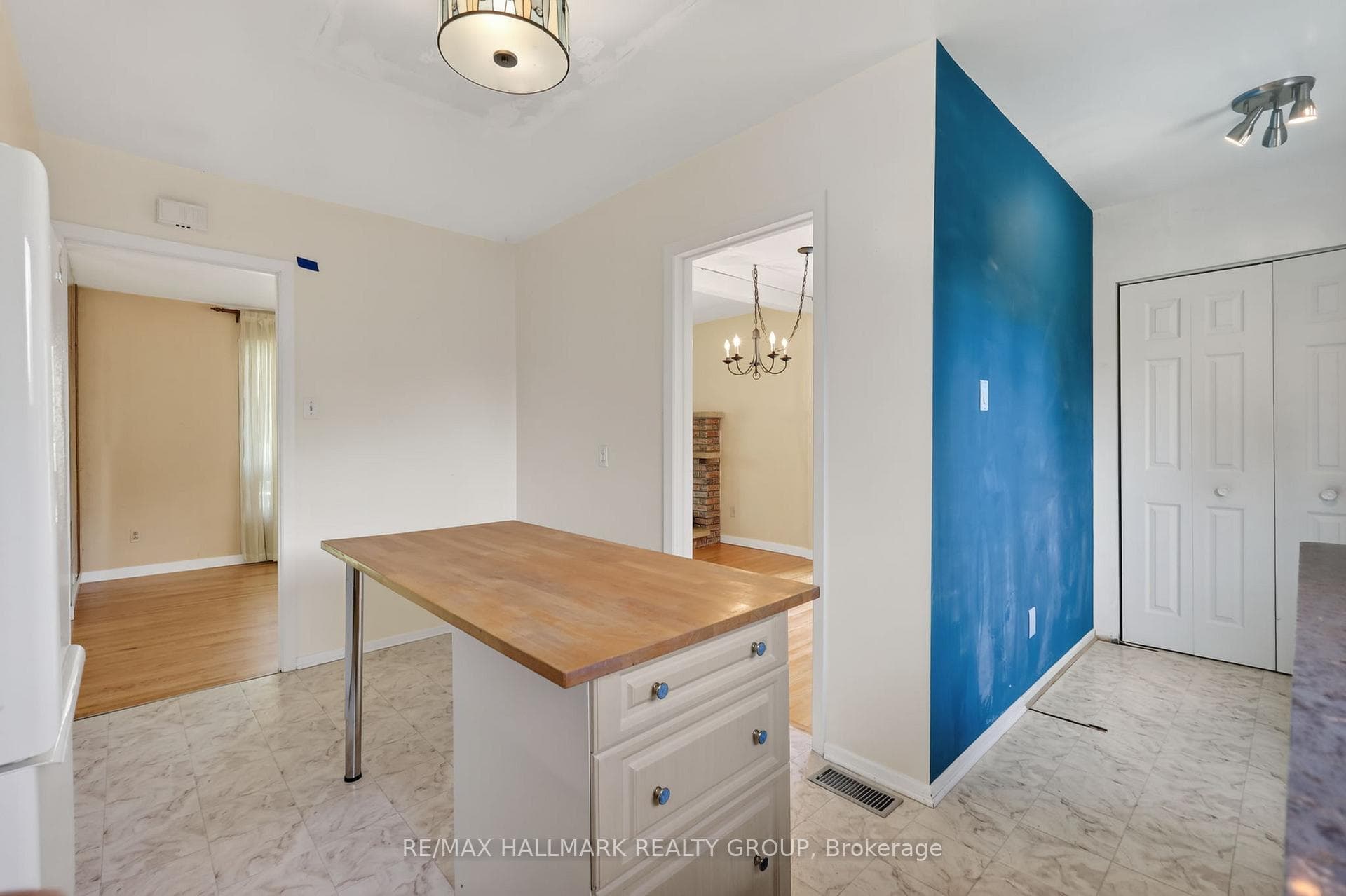 738 Stiles Crescent photo 20