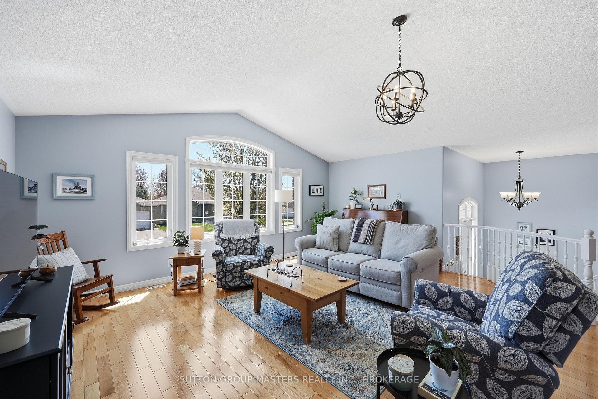 668 Melrose Street photo 8