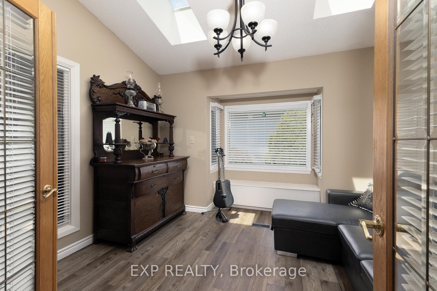 69 Hawkins Crescent photo 14