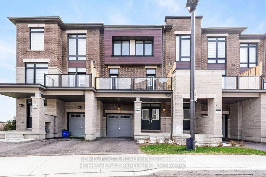 7 Holyrood Crescent photo 4