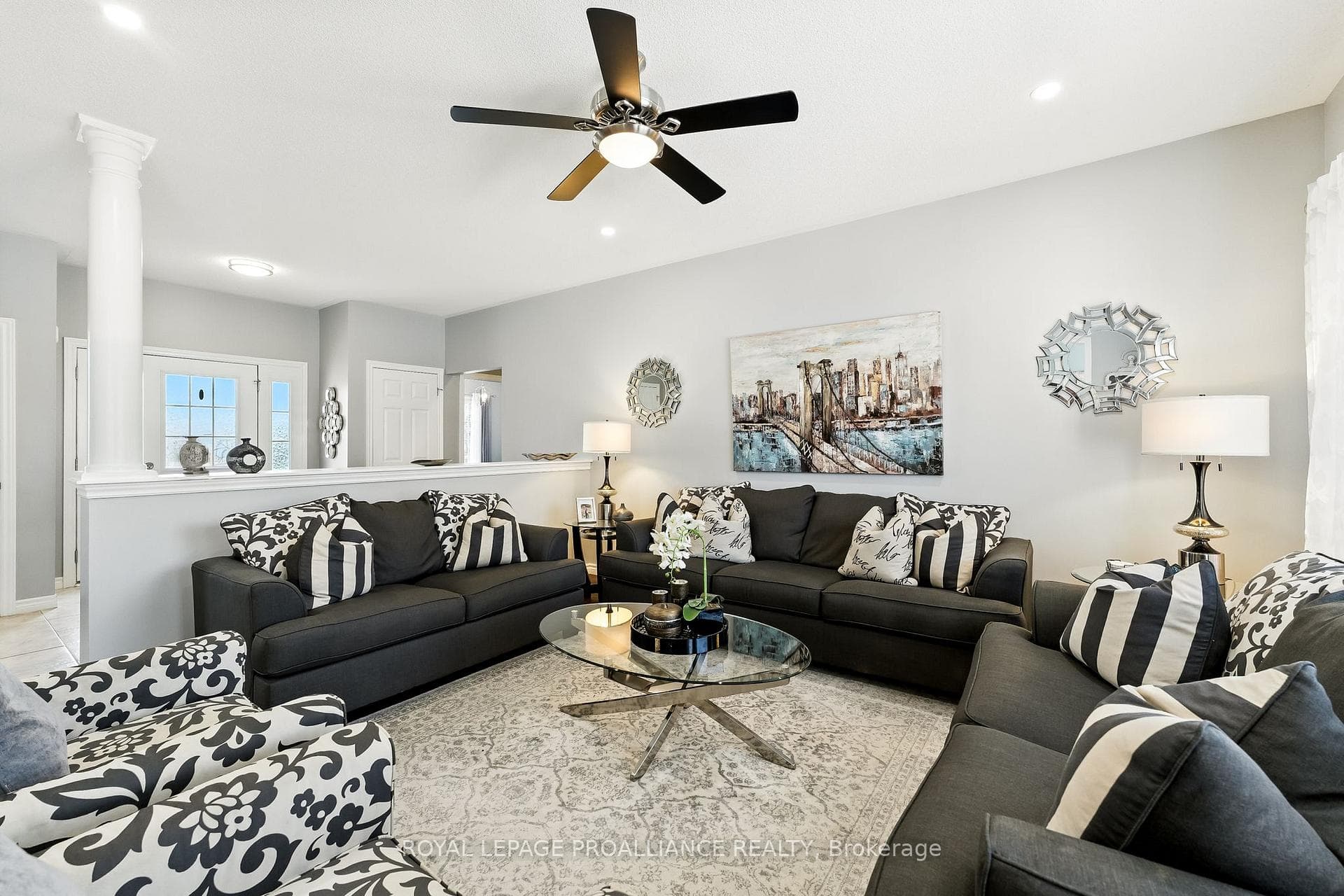 278 Ivey Crescent photo 7