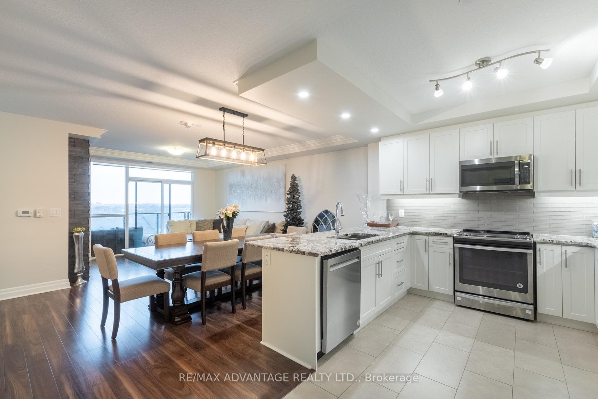260 Villagewalk Boulevard Unit 603 photo 5