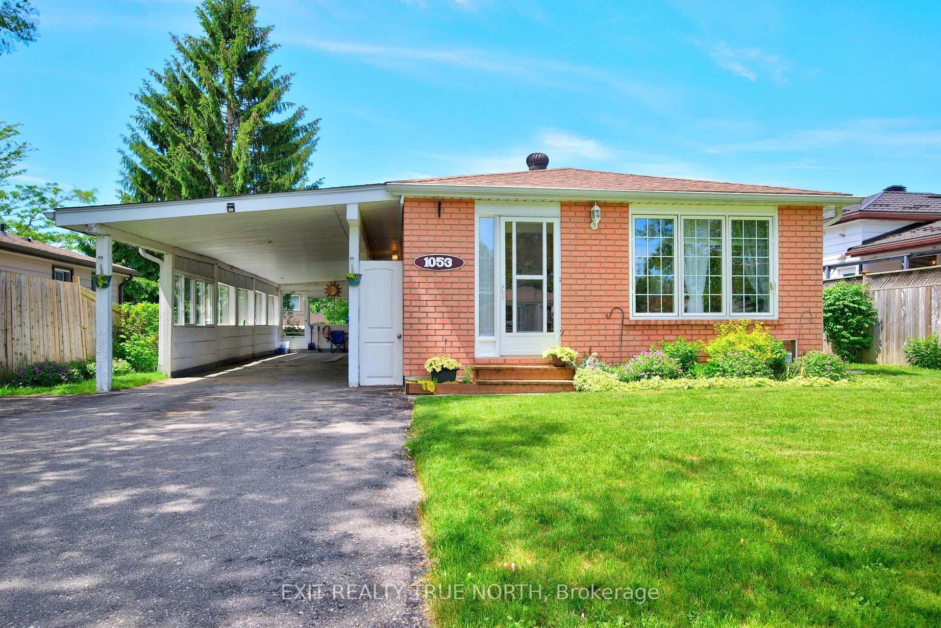 1053 Glen Bogie Crescent photo 2