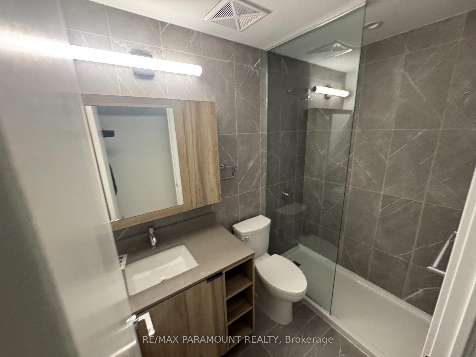 1037 The Queensway N/A Unit 605 photo 9