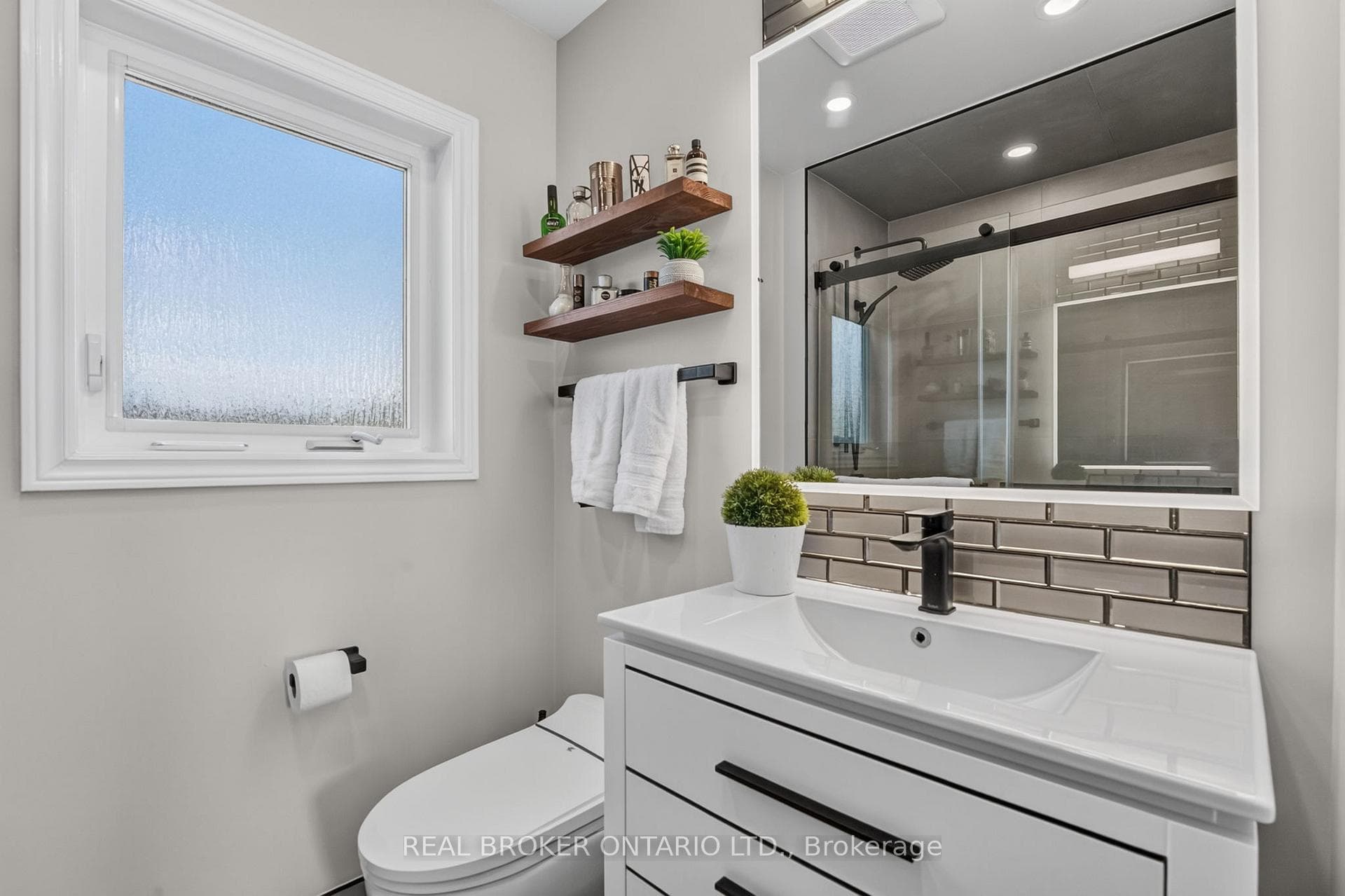 74 Harley Avenue photo 29