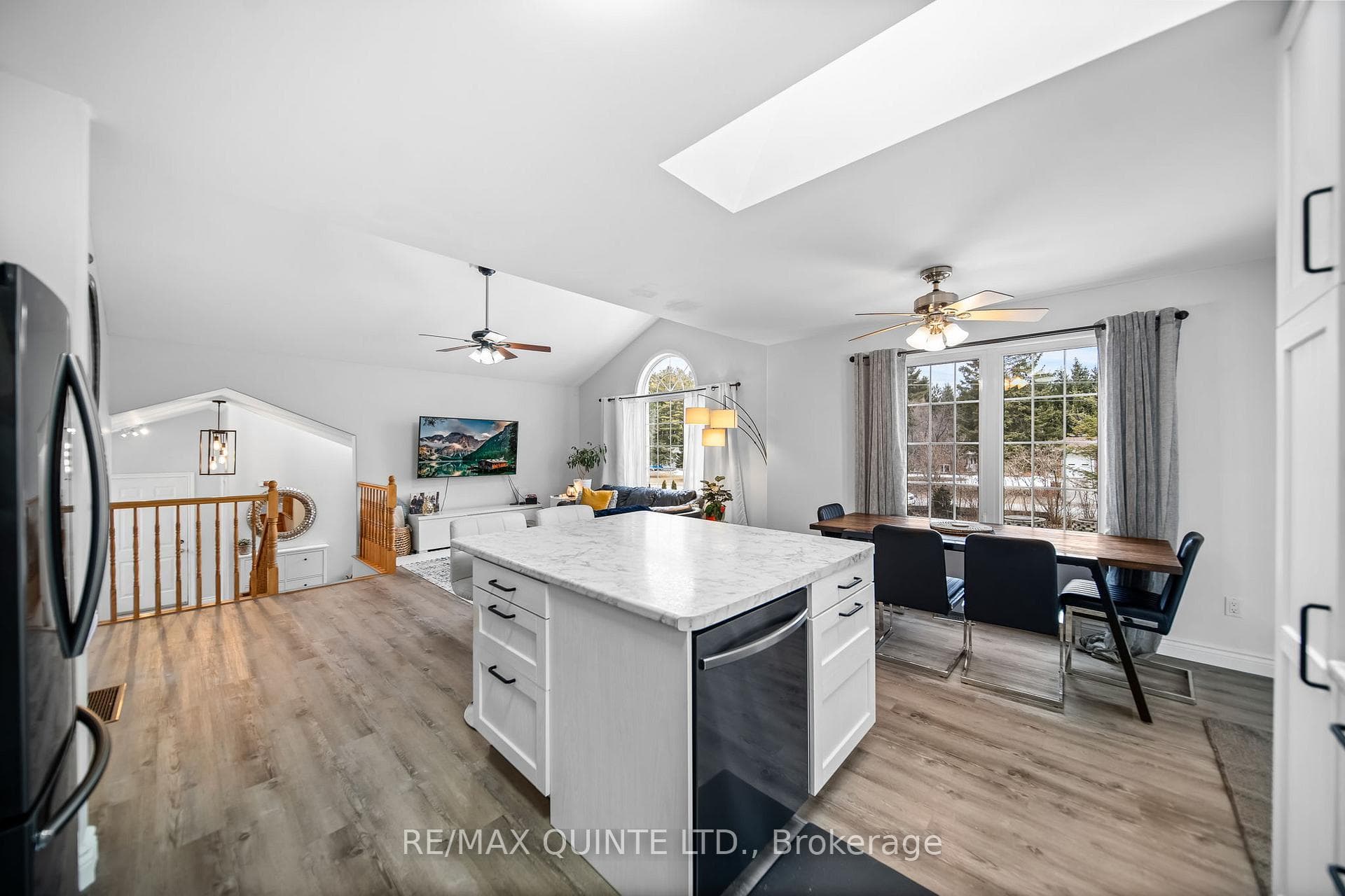 203 Jarvis Road photo 12