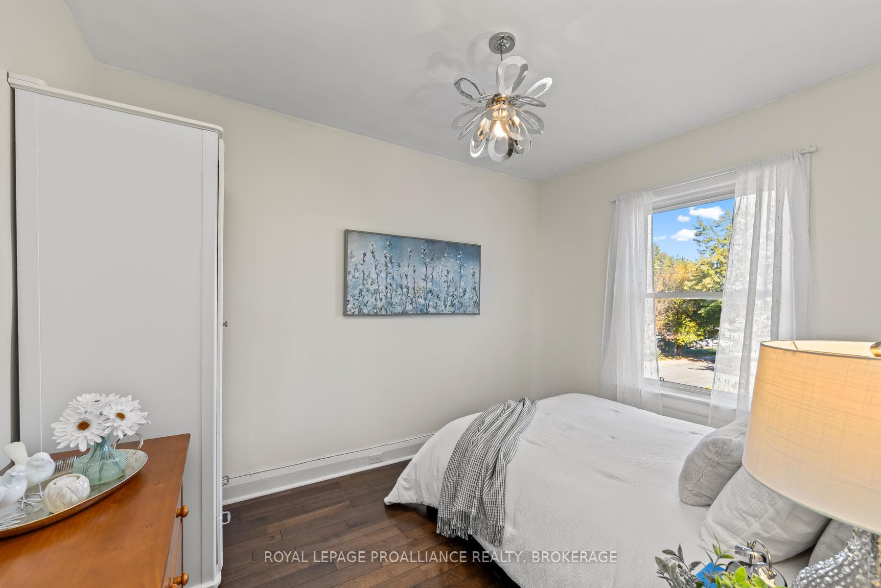 107 Stephen Street photo 25