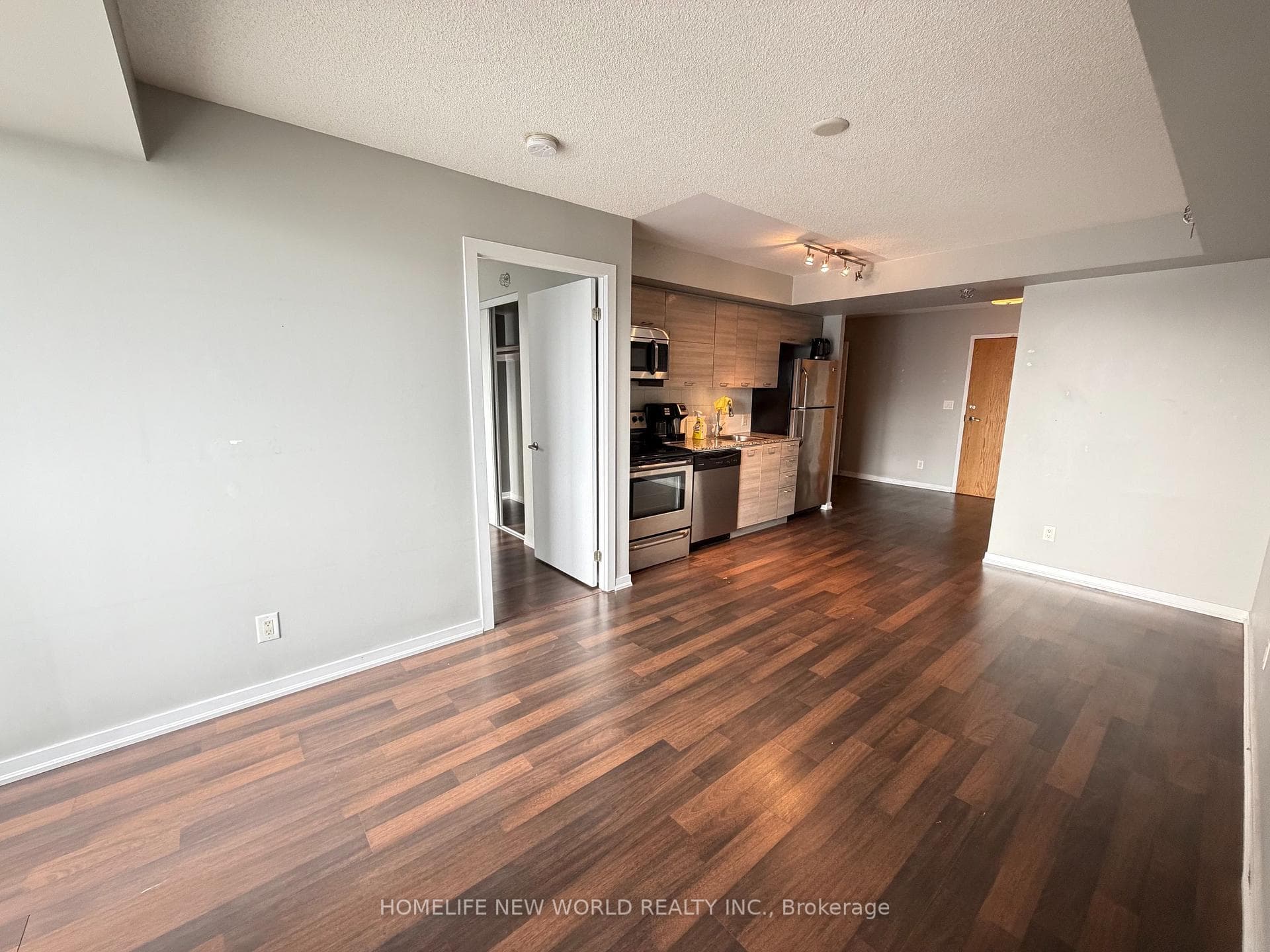 20 Joe Shuster Way Unit 1017 photo 3