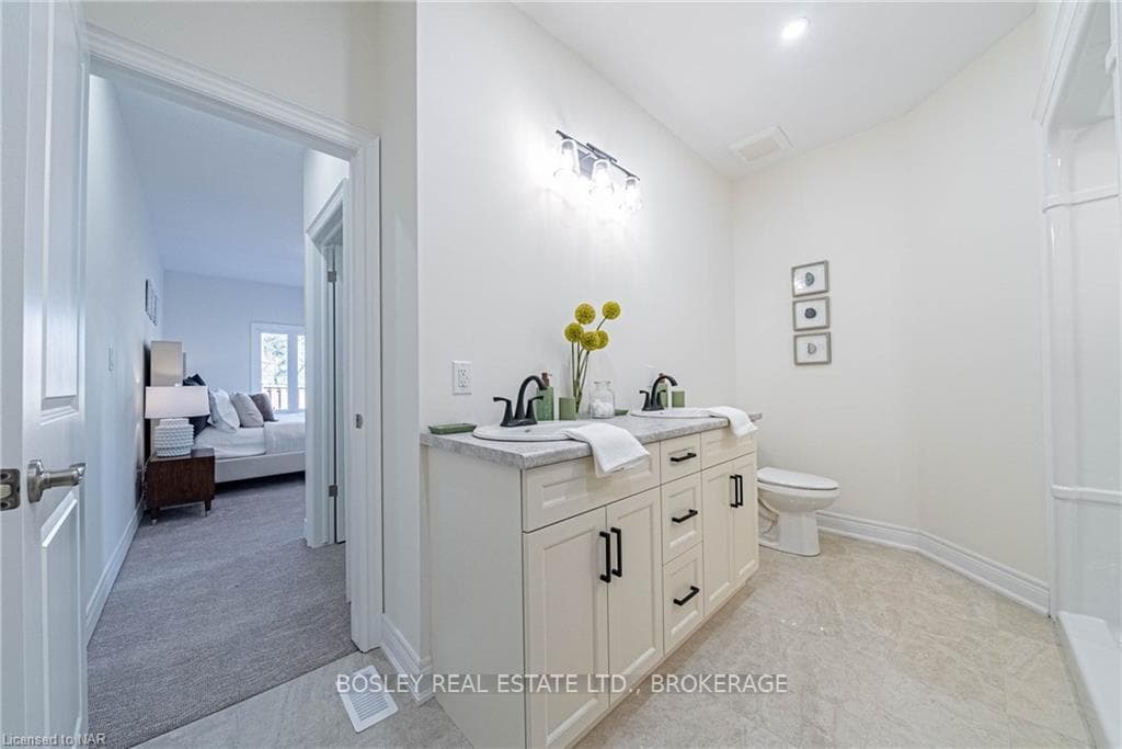 502 ROYAL RIDGE Drive photo 31