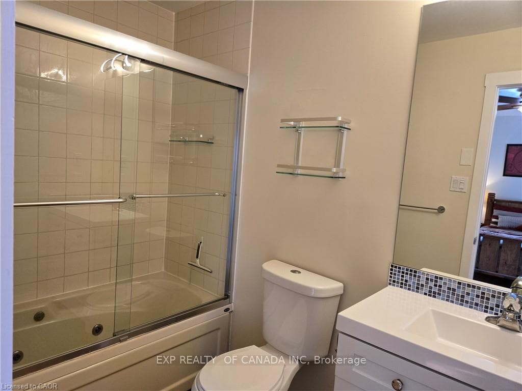 553 OXBOW Crescent photo 13
