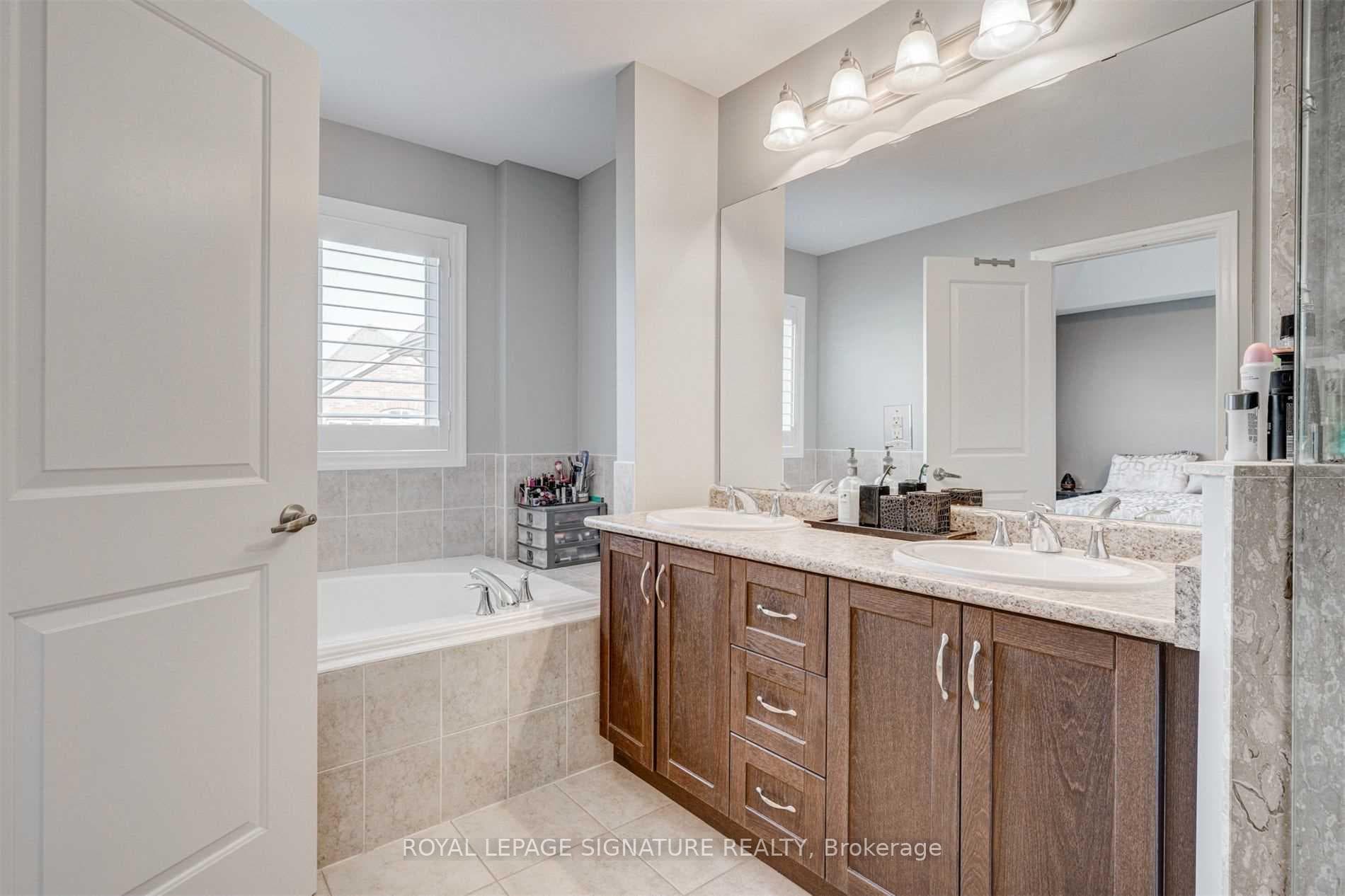 132 Alex Campbell Crescent photo 22