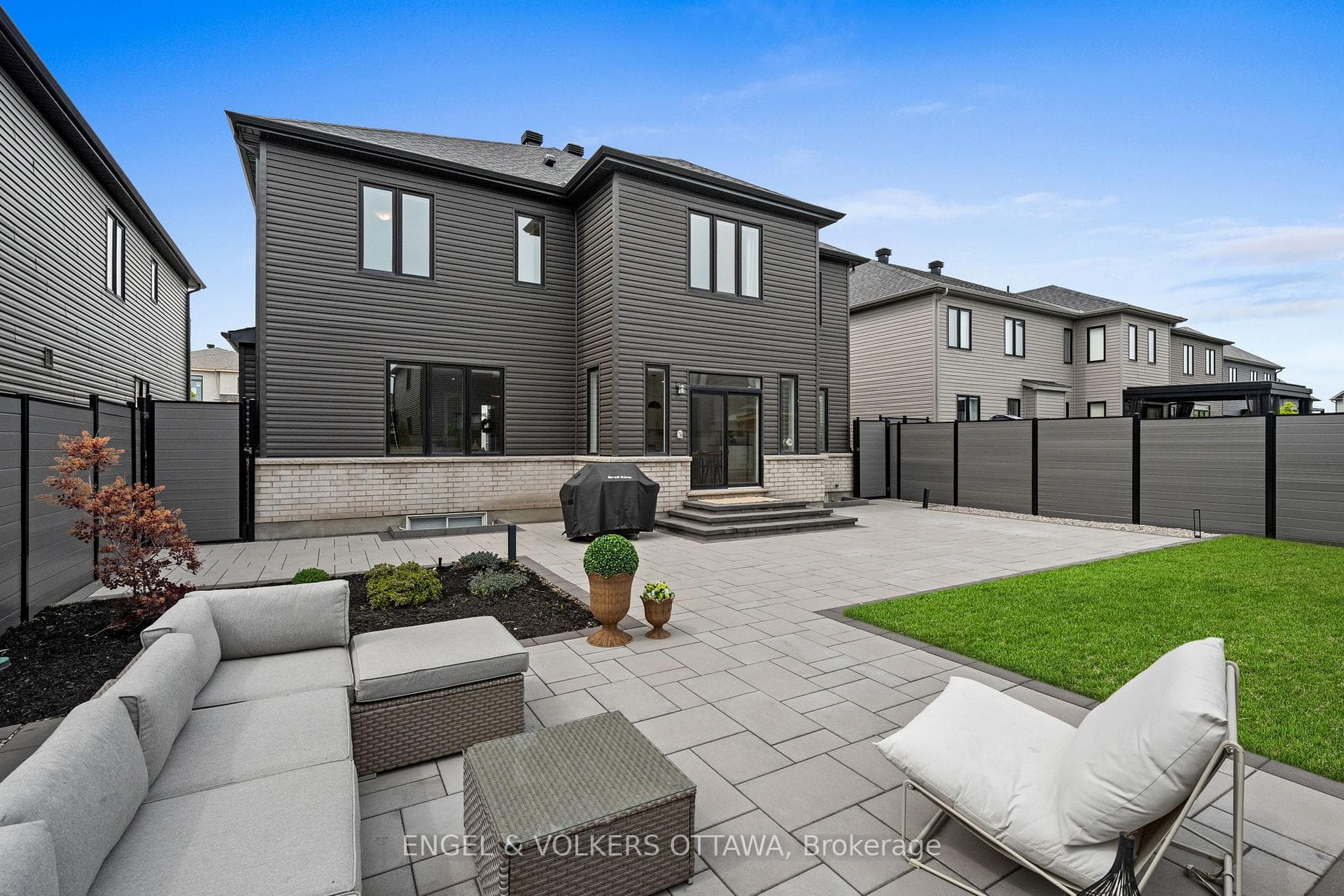 581 Bridgeport Avenue photo 33