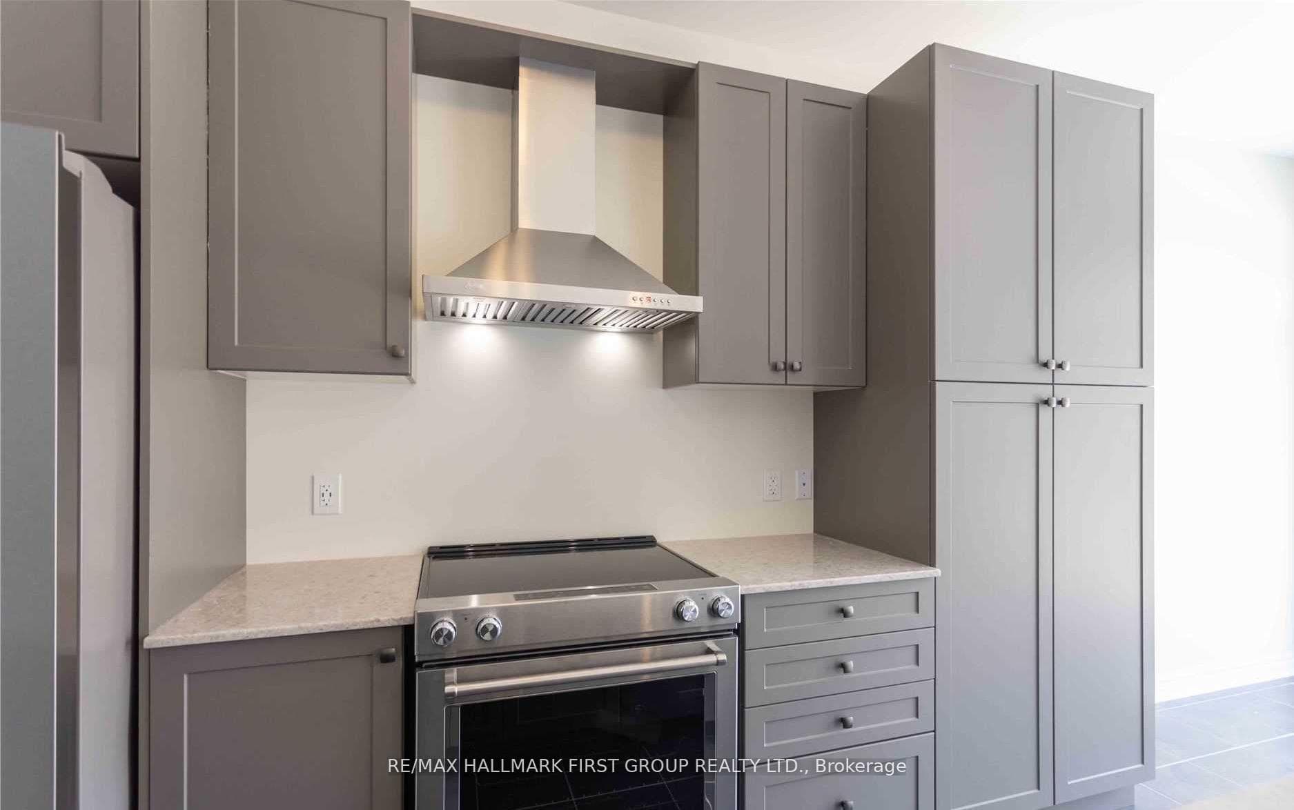 2454 Fashion Lane photo 4