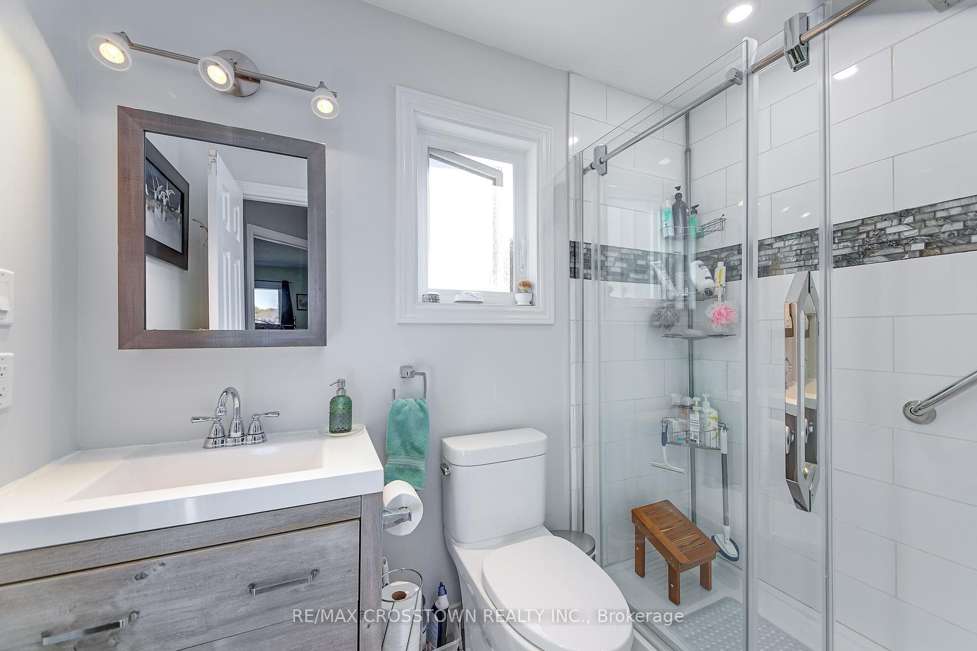 117 Bentley Crescent photo 22