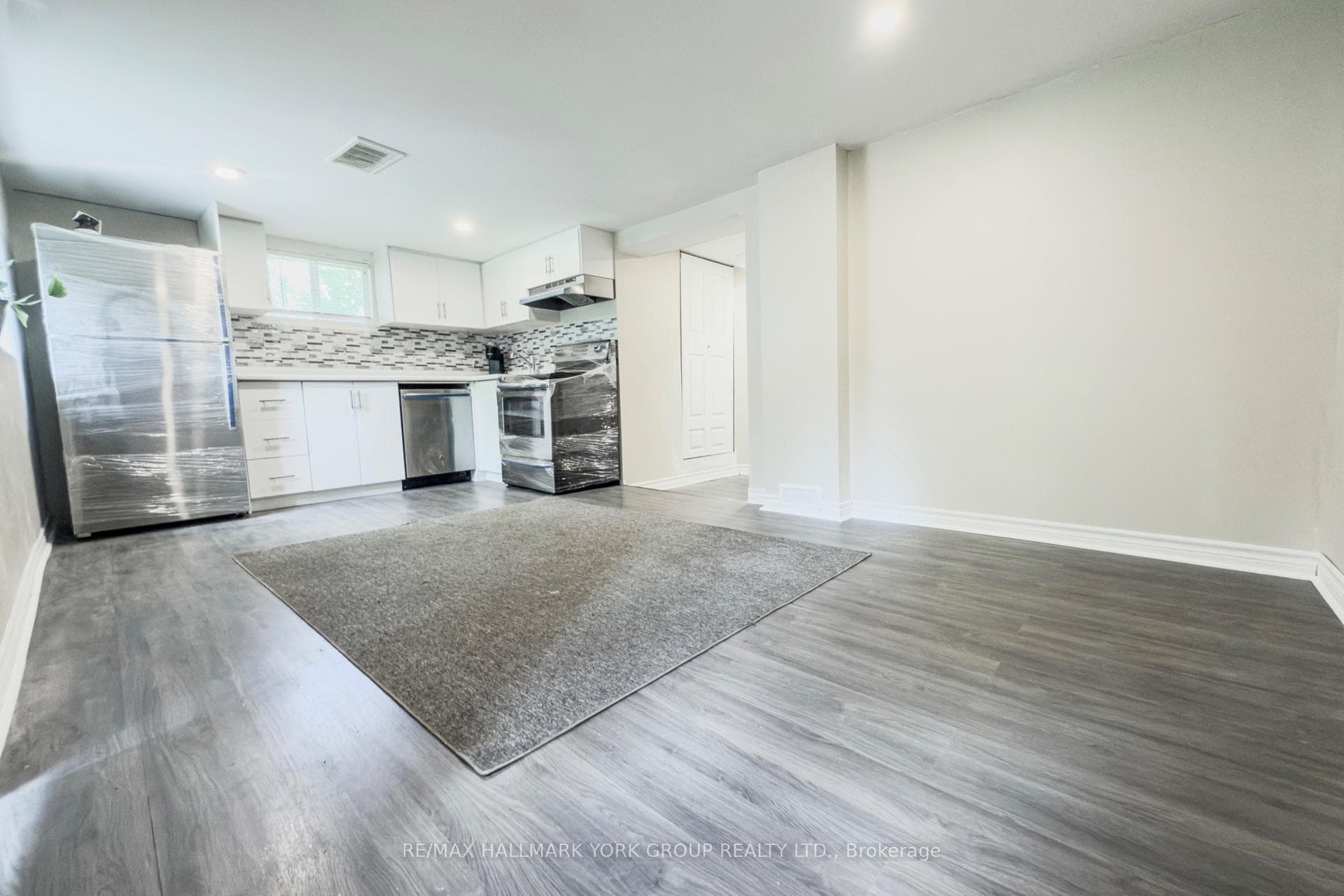 6072 Hillsdale Drive Unit Lower photo 2