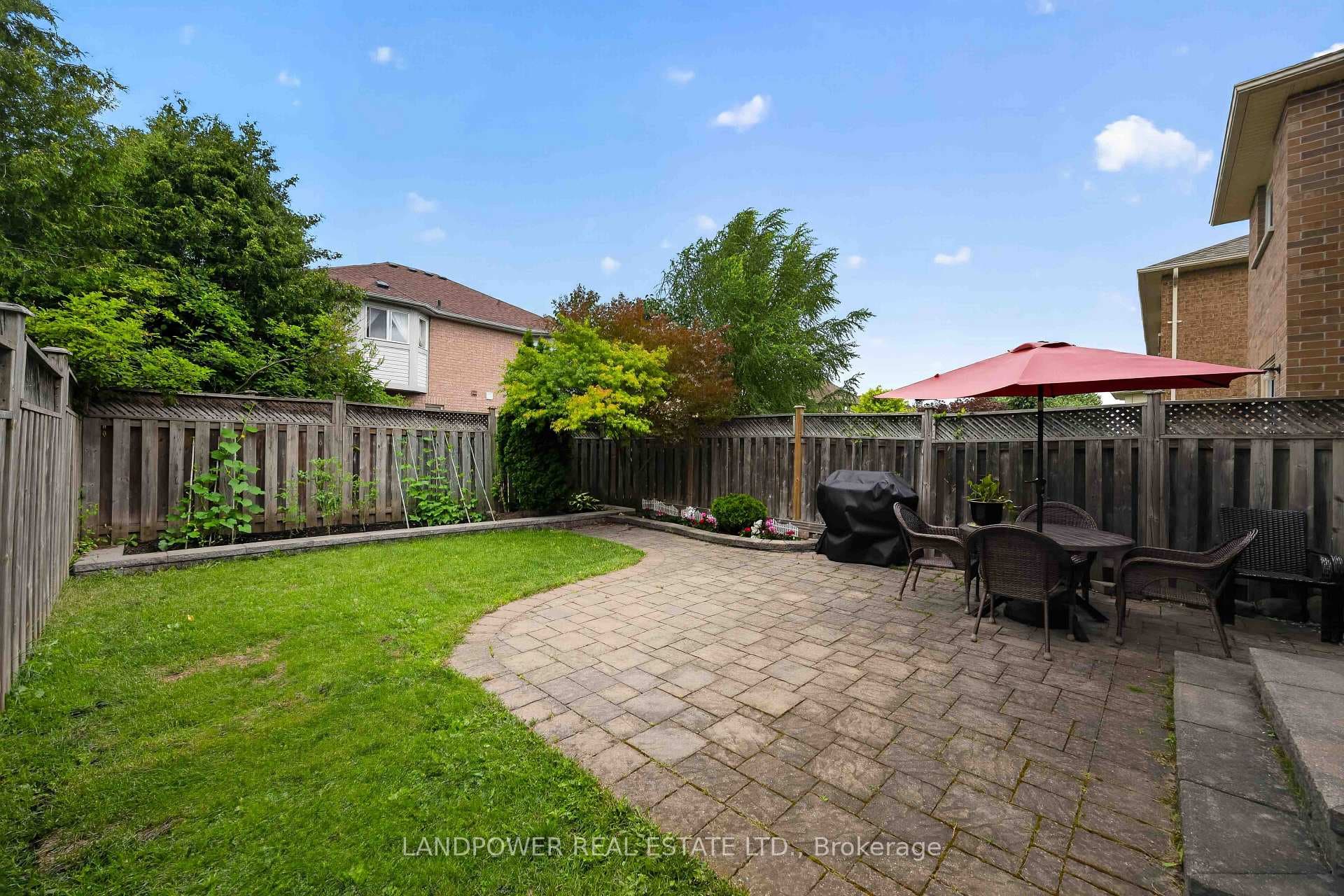 126 Rideau Drive photo 46