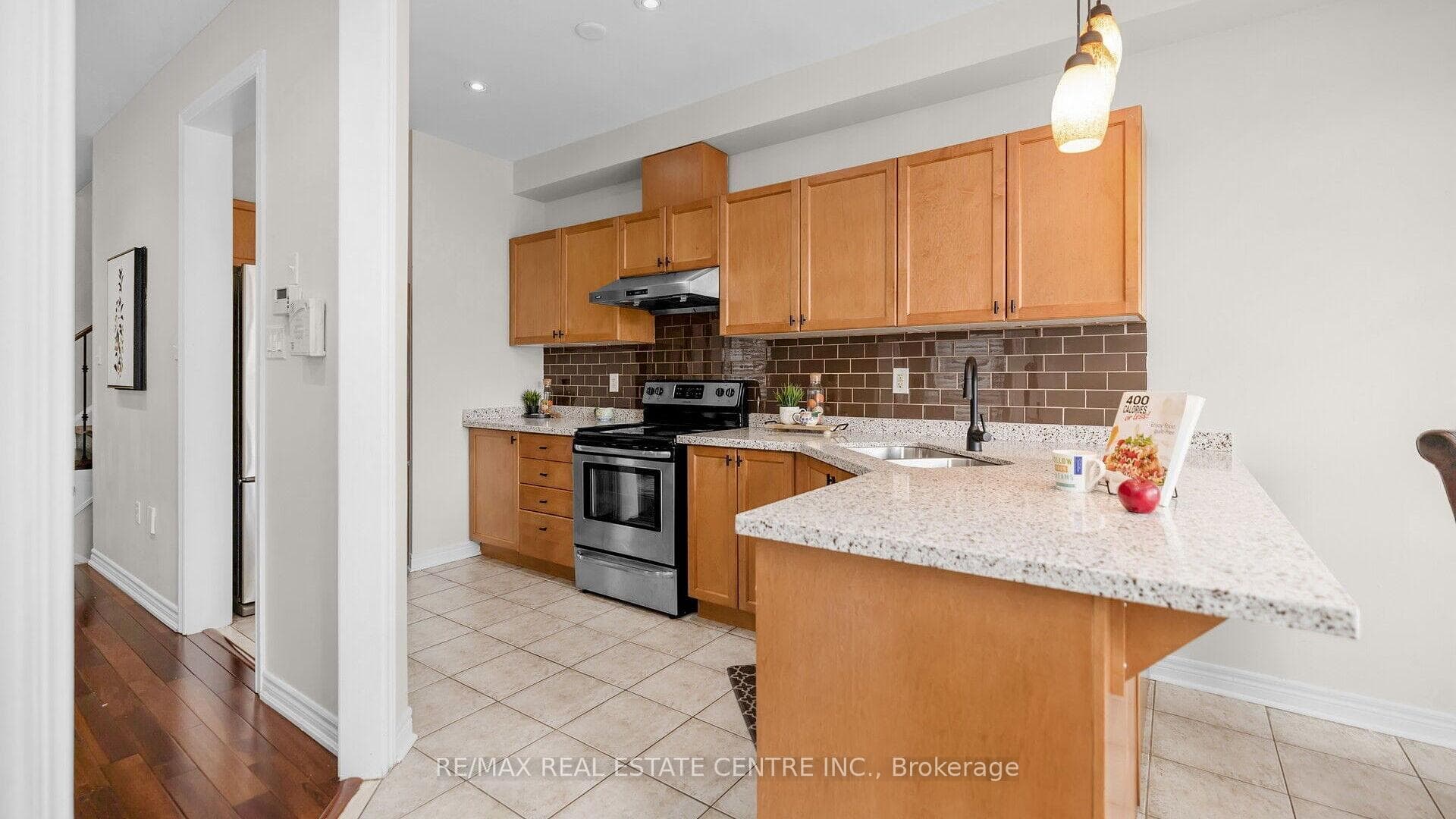 113 Nathaniel Crescent photo 12