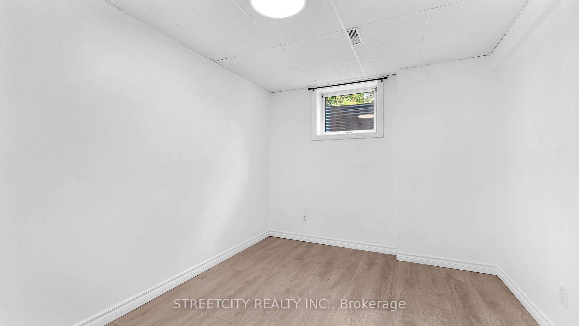 151 Walmer Gardens photo 25