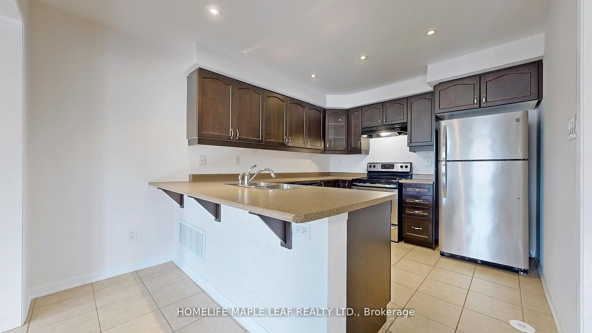 211 Woodley Crescent photo 11