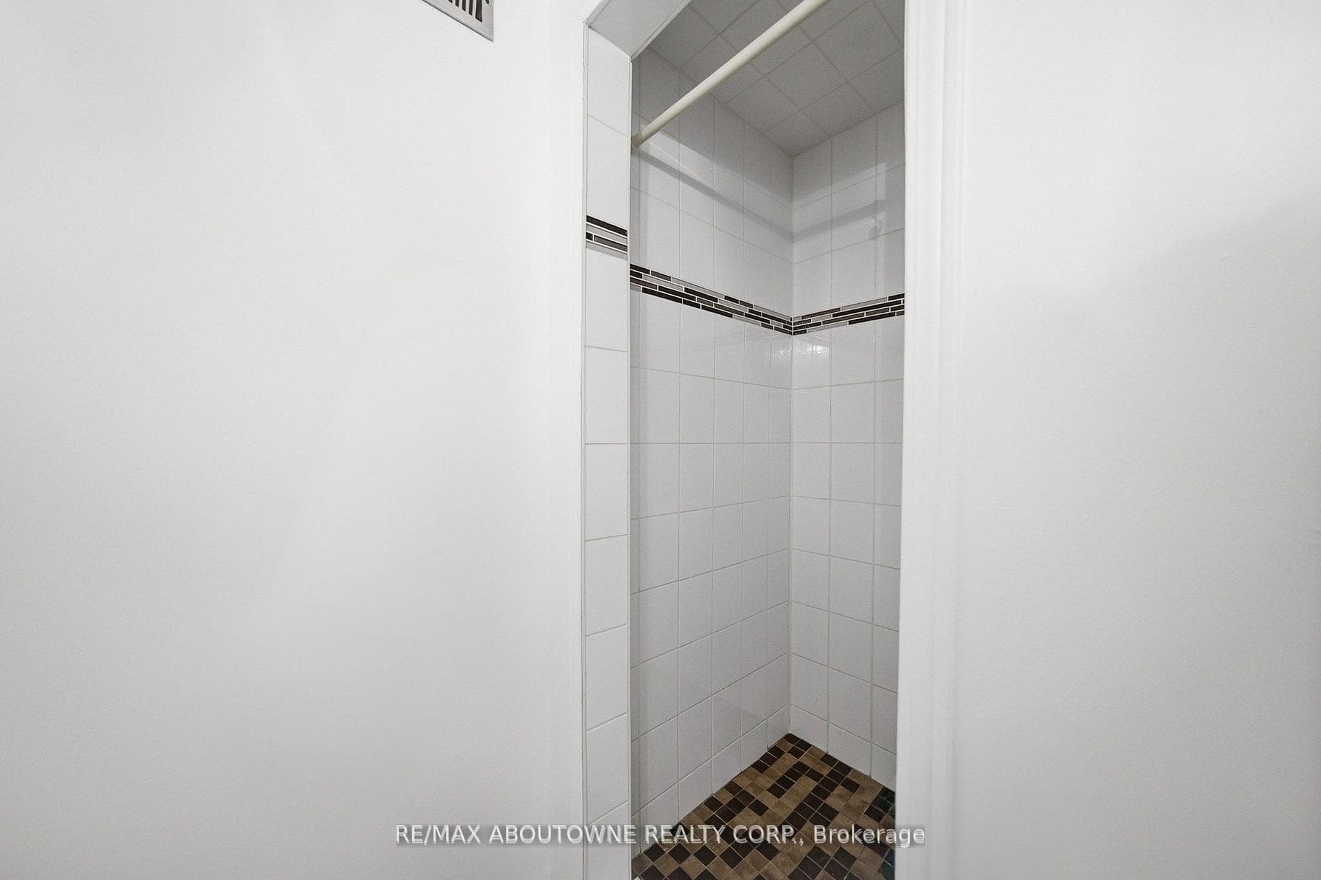 2306 Devon Road photo 29