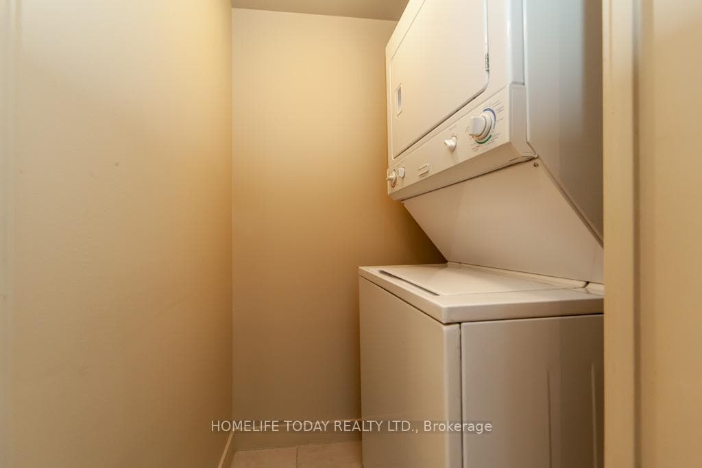 126 Simcoe Street Unit 806 photo 14