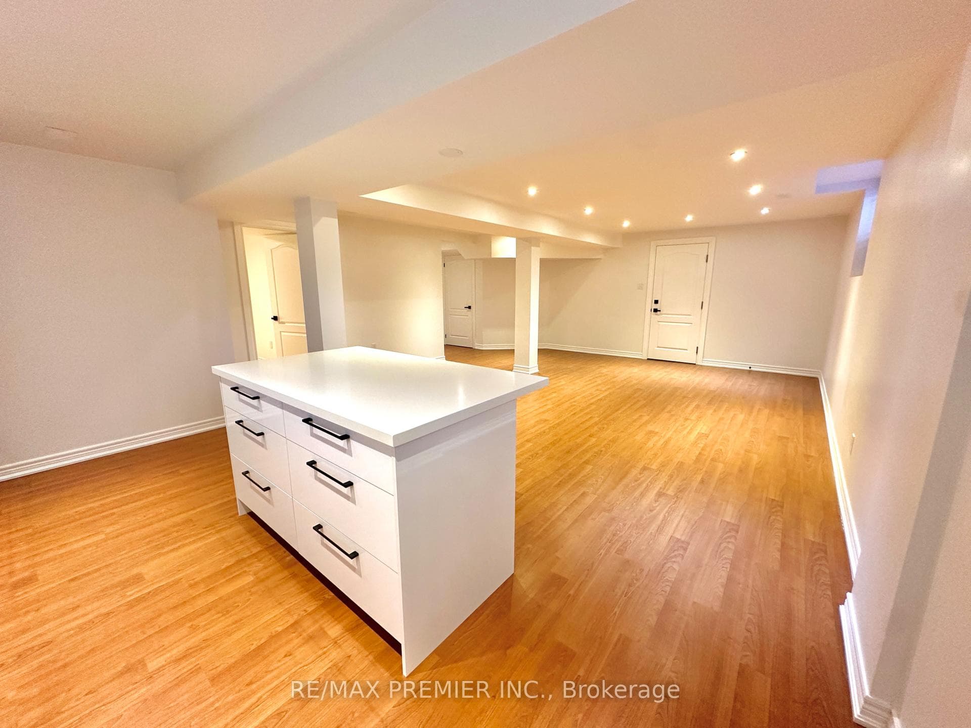 277 Springside Road Unit Lower photo 5