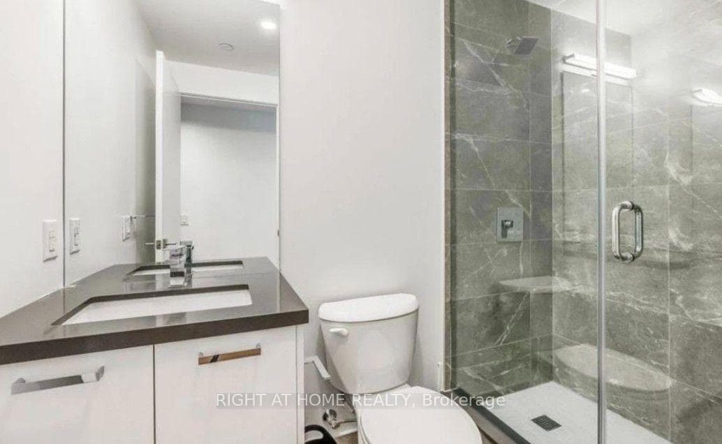 195 MCCAUL Street Unit 905 photo 5