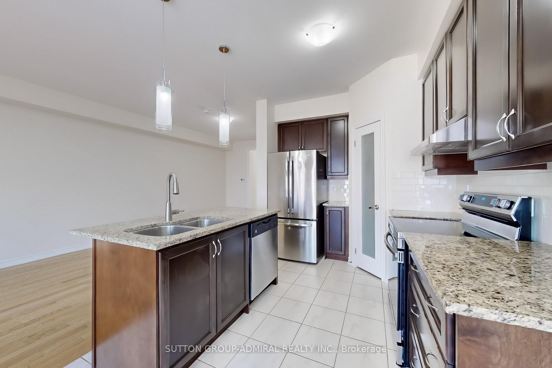 13329 Bathurst Street photo 12
