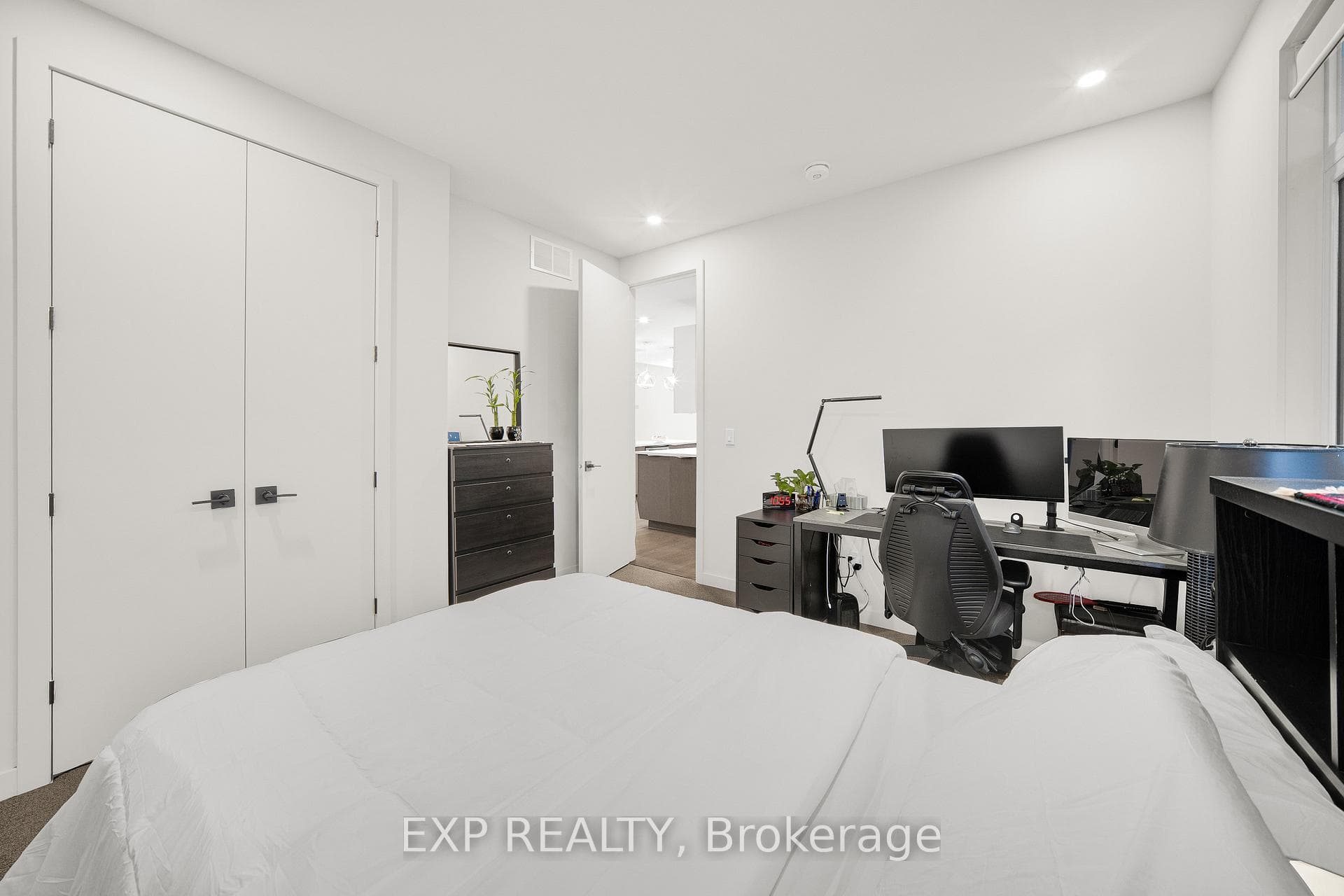 708 Wooler Place photo 20