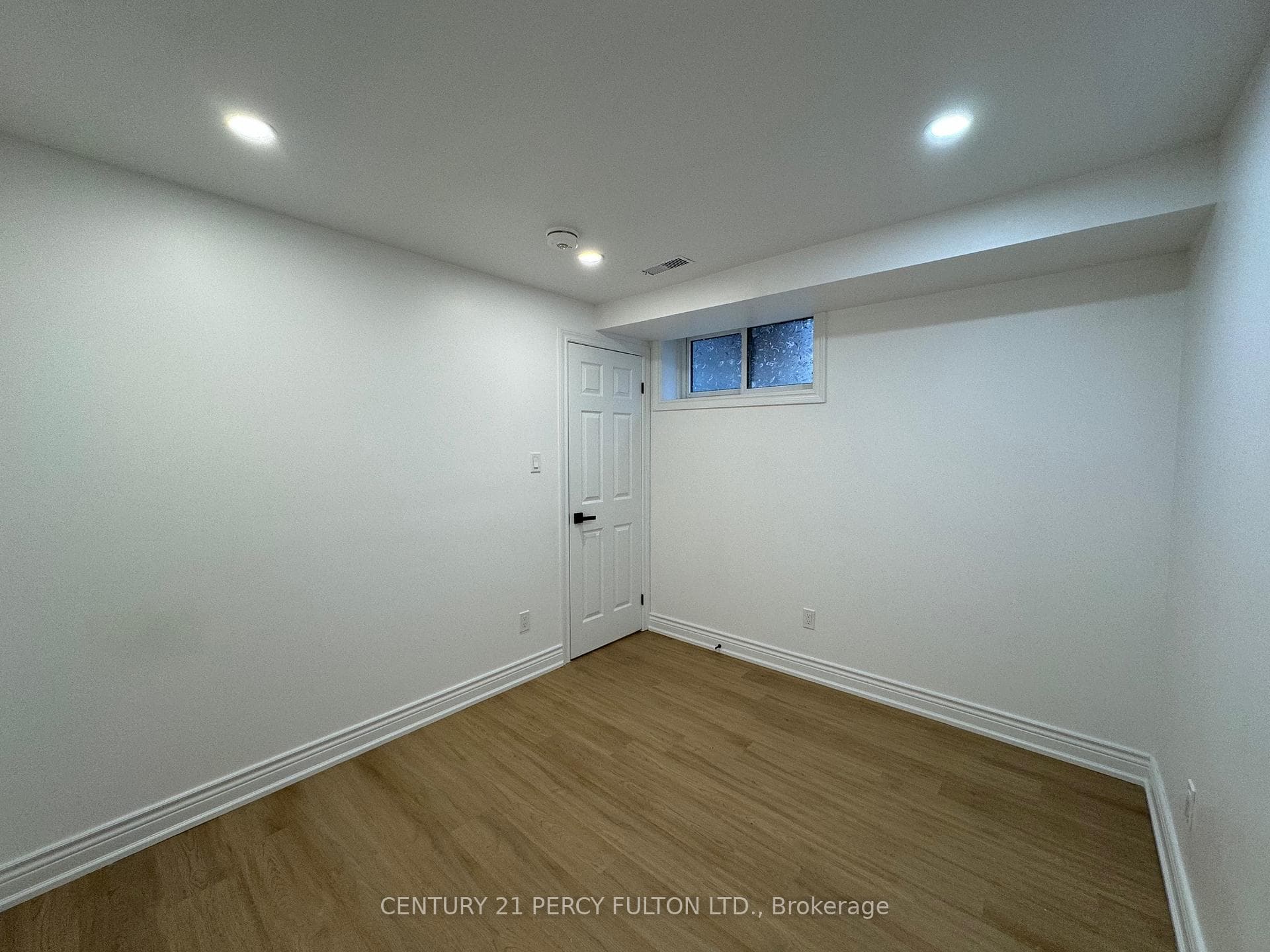 382 Lansdowne Avenue Unit Lower photo 9