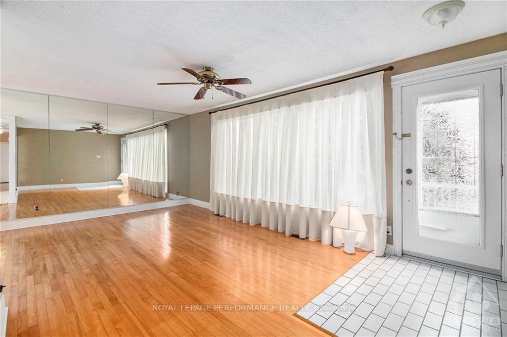 1670 SAINT-LAURENT Street photo 12
