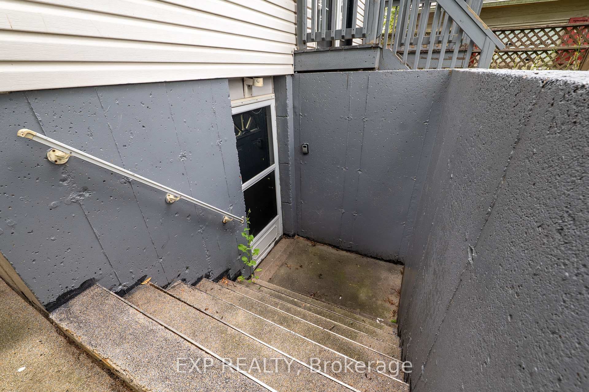 220 Geneva Street photo 8