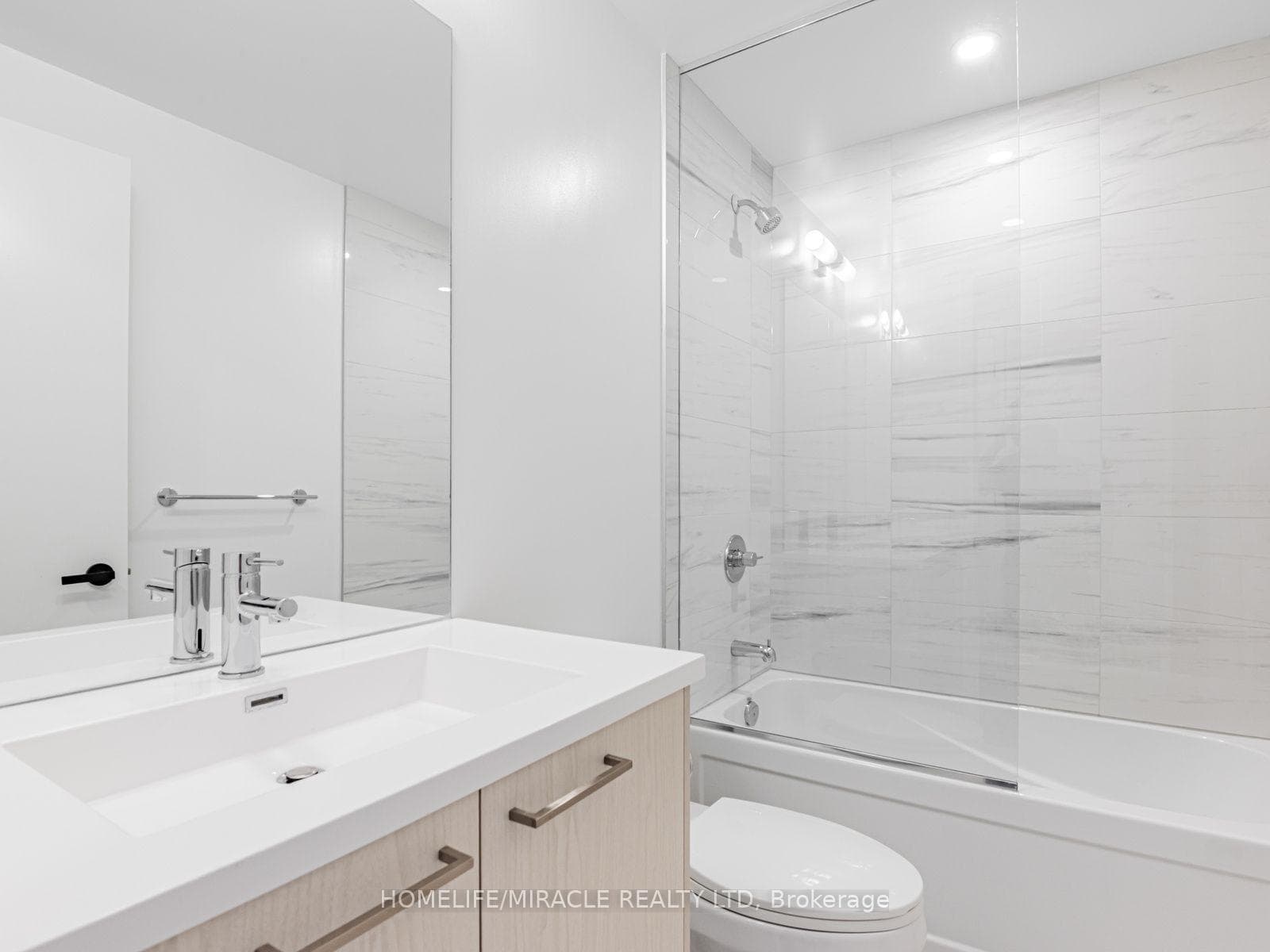 28 INTERCHANGE Way Unit 2009 photo 18