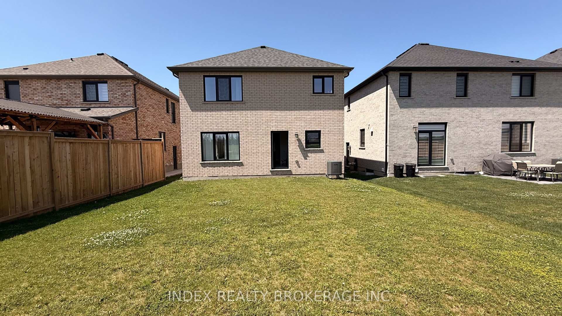 89 Grandville Circle photo 3