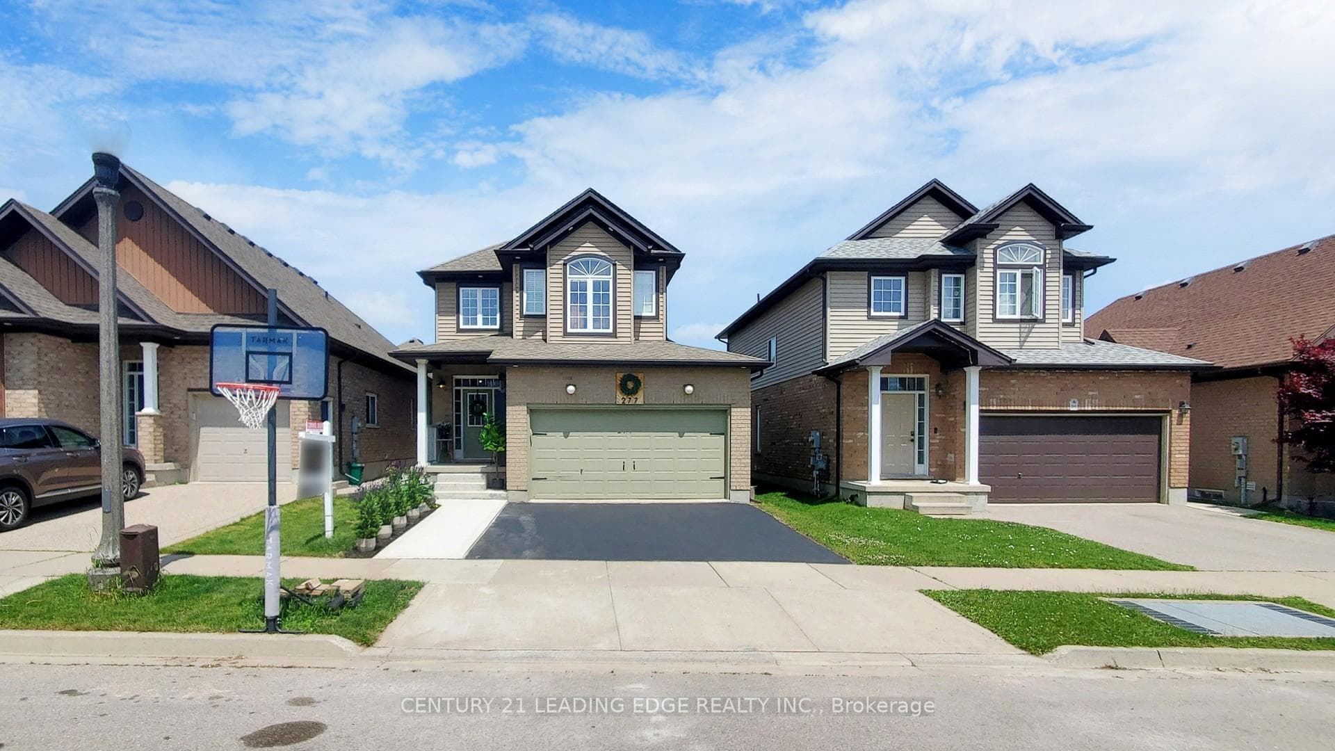 277 Watervale Crescent photo 1